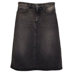Falda midi de vaquero de corte en A de Balenciaga, en algodón gris oscuro