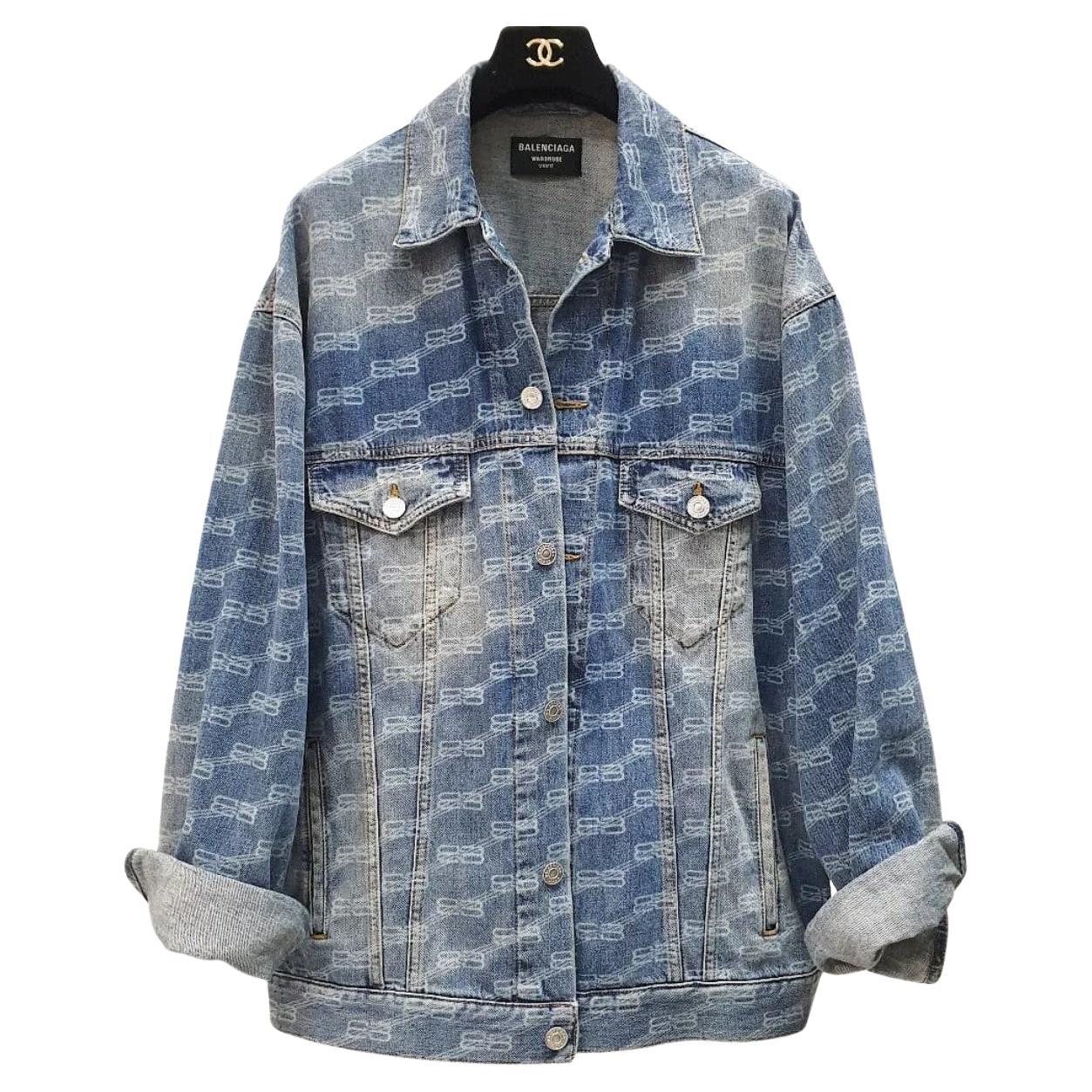 Giacca oversize in denim con logo all over di Balenciaga - XS