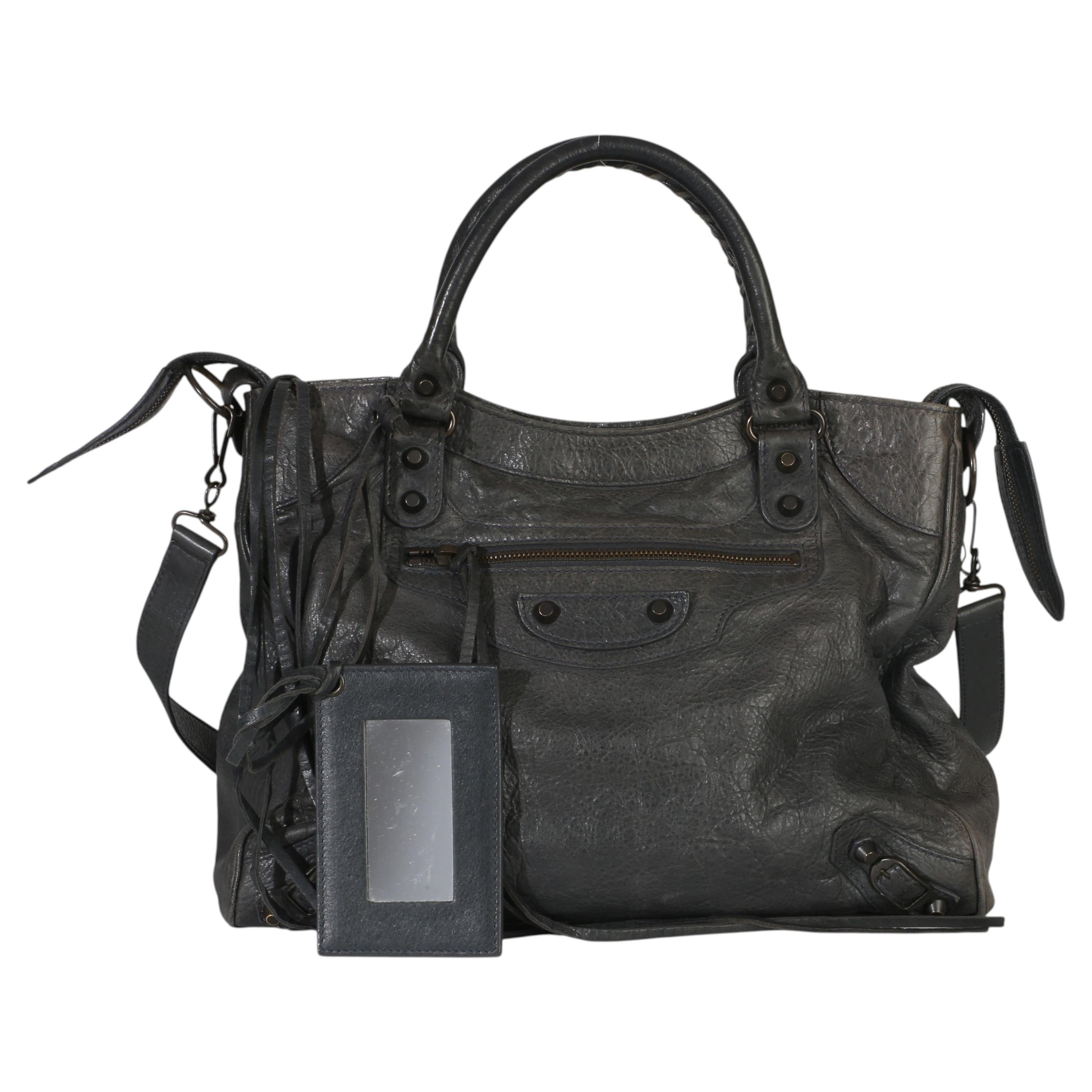 Do all Balenciaga bags have mirrors?