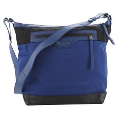 Balenciaga Arena Day Messenger Classic Nietentasche aus Segeltuch mit Leder