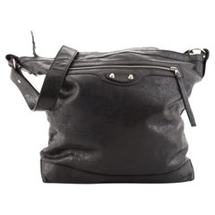 Balenciaga Arena Day Messenger Classic Nietentasche aus Leder