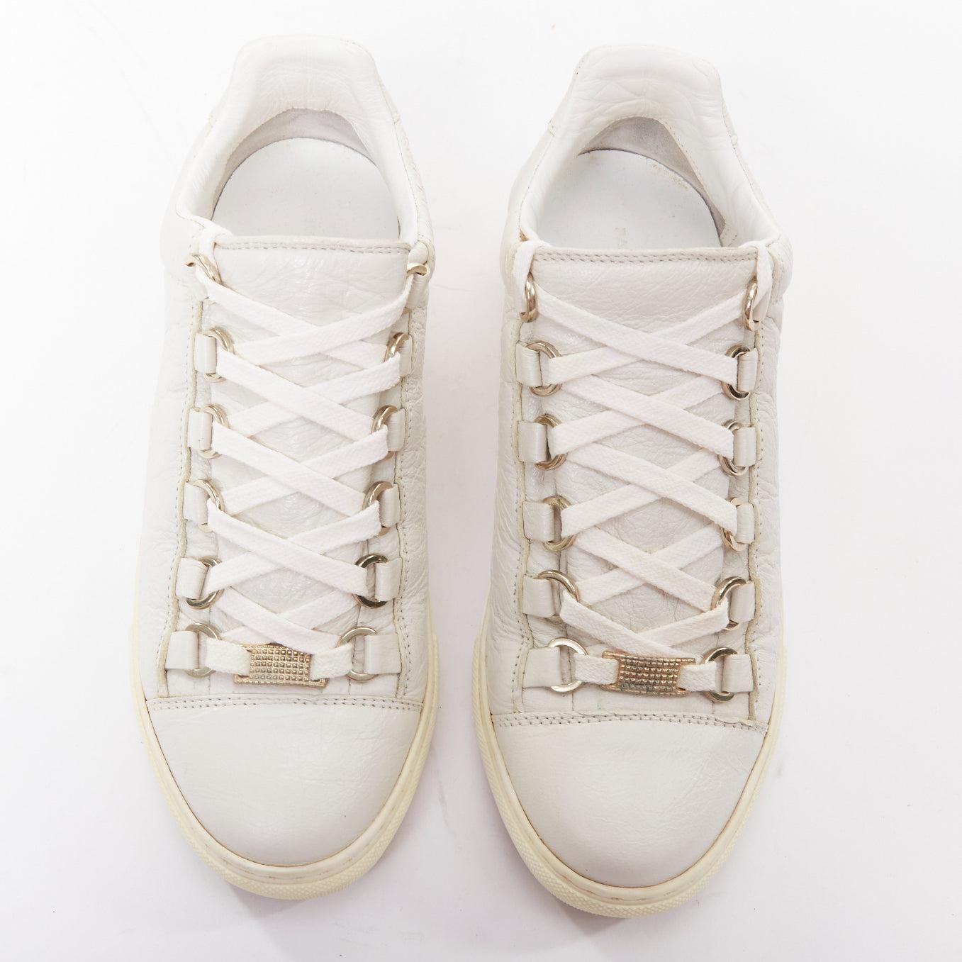 BALENCIAGA Arena baskets à lacets en cuir grainé écru EU35 Pour femmes en vente