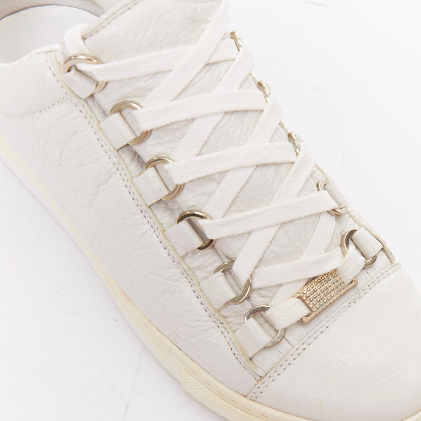 BALENCIAGA Arena baskets à lacets en cuir grainé écru EU35 en vente 3