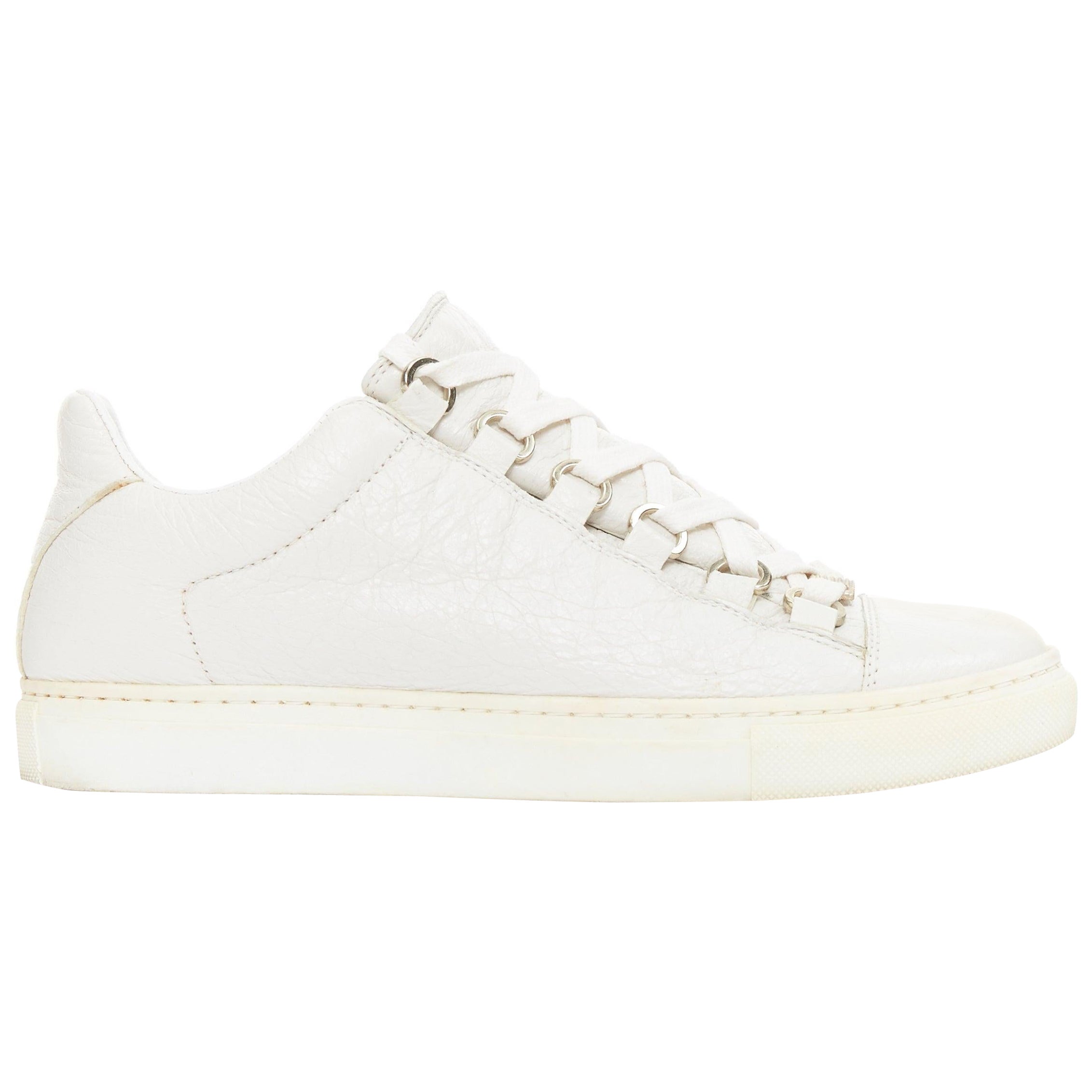 BALENCIAGA Arena baskets à lacets en cuir grainé écru EU35 en vente