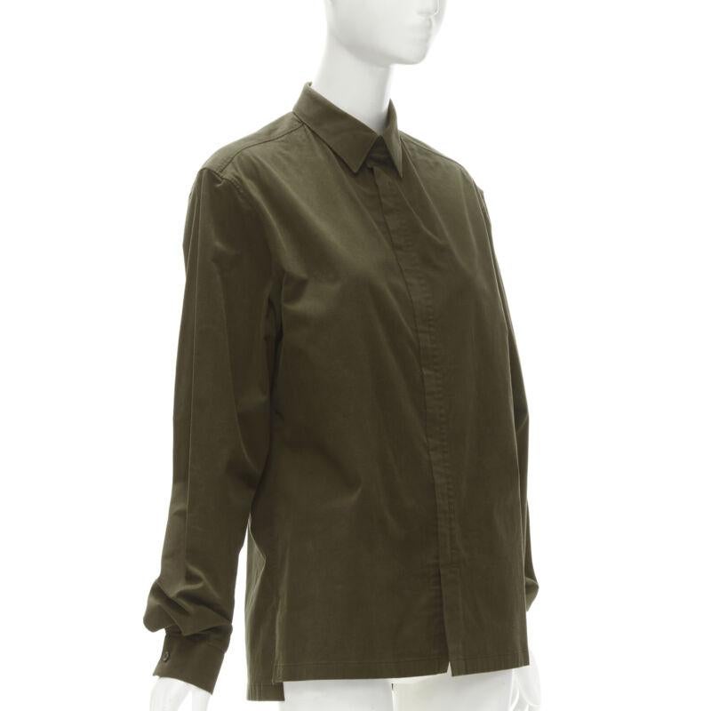 BALENCIAGA Camicia con zip nascosta in misto cotone verde militare EU38 S
Riferimento: CNTG/A00011
Marchio: Balenciaga
Materiale: Cotone, poliammide
Colore: marrone
Modello: Tinta unita
Chiusura: zip
Dettagli extra: Tessuto in misto cotone verde