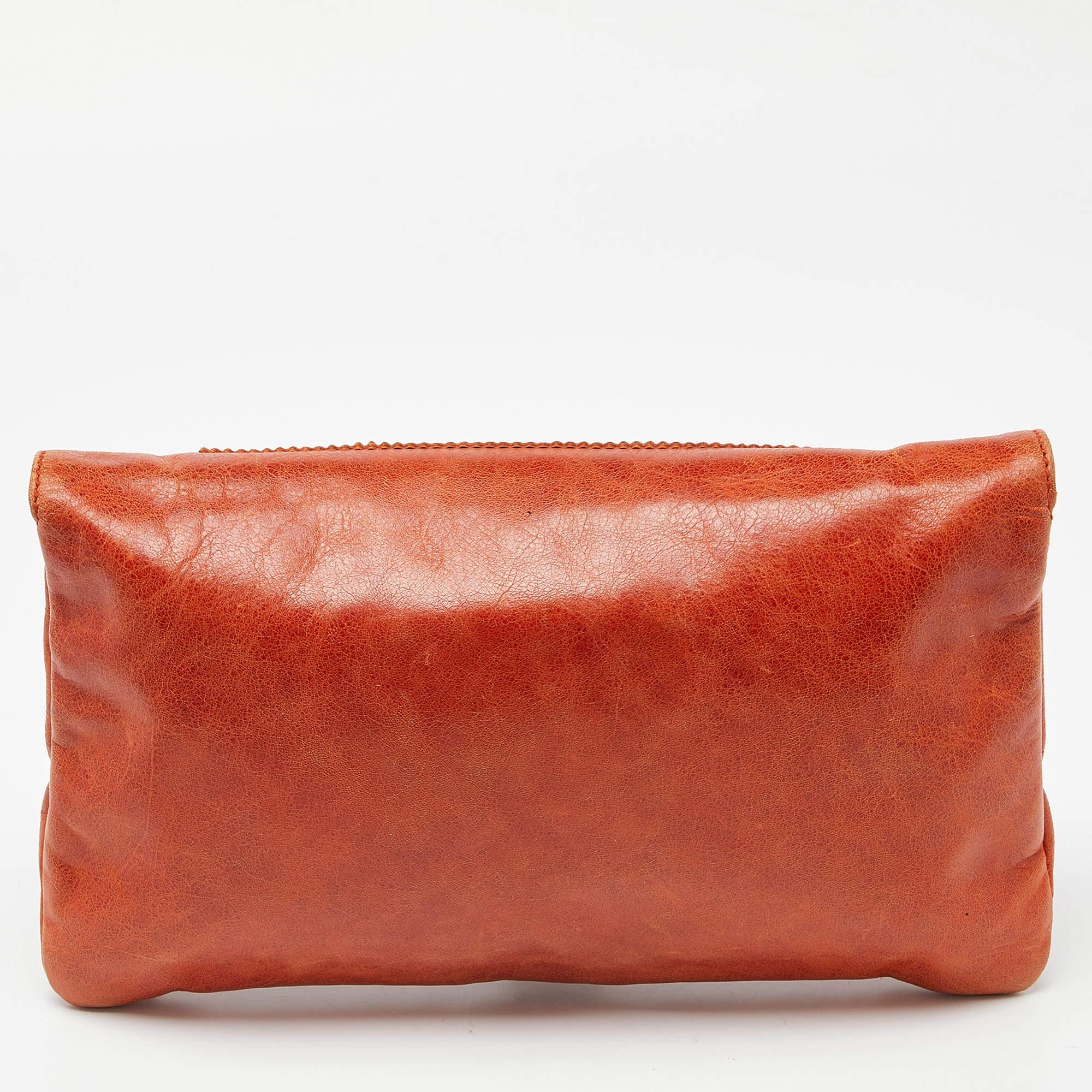 This designer clutch for women has the kind of design that ensures high appeal, whether held in your hand or tucked under your arm. It is a meticulously-crafted piece bound to last a long time.

Includes: Pocket Mirror