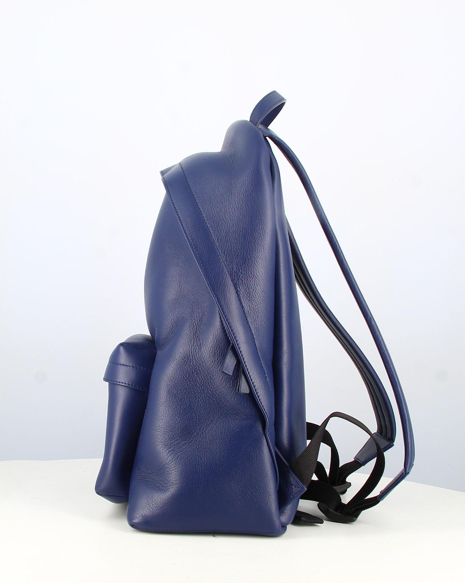

Balenciaga Backpack Blue Leather

- Good condition, has slight traces of wear appeared with time.
- Balenciaga backpack in blue leather.
- White Balenciaga logo on the front.
- Blue leather hanses
- Pocket on the front.
- Inside: black fabric,