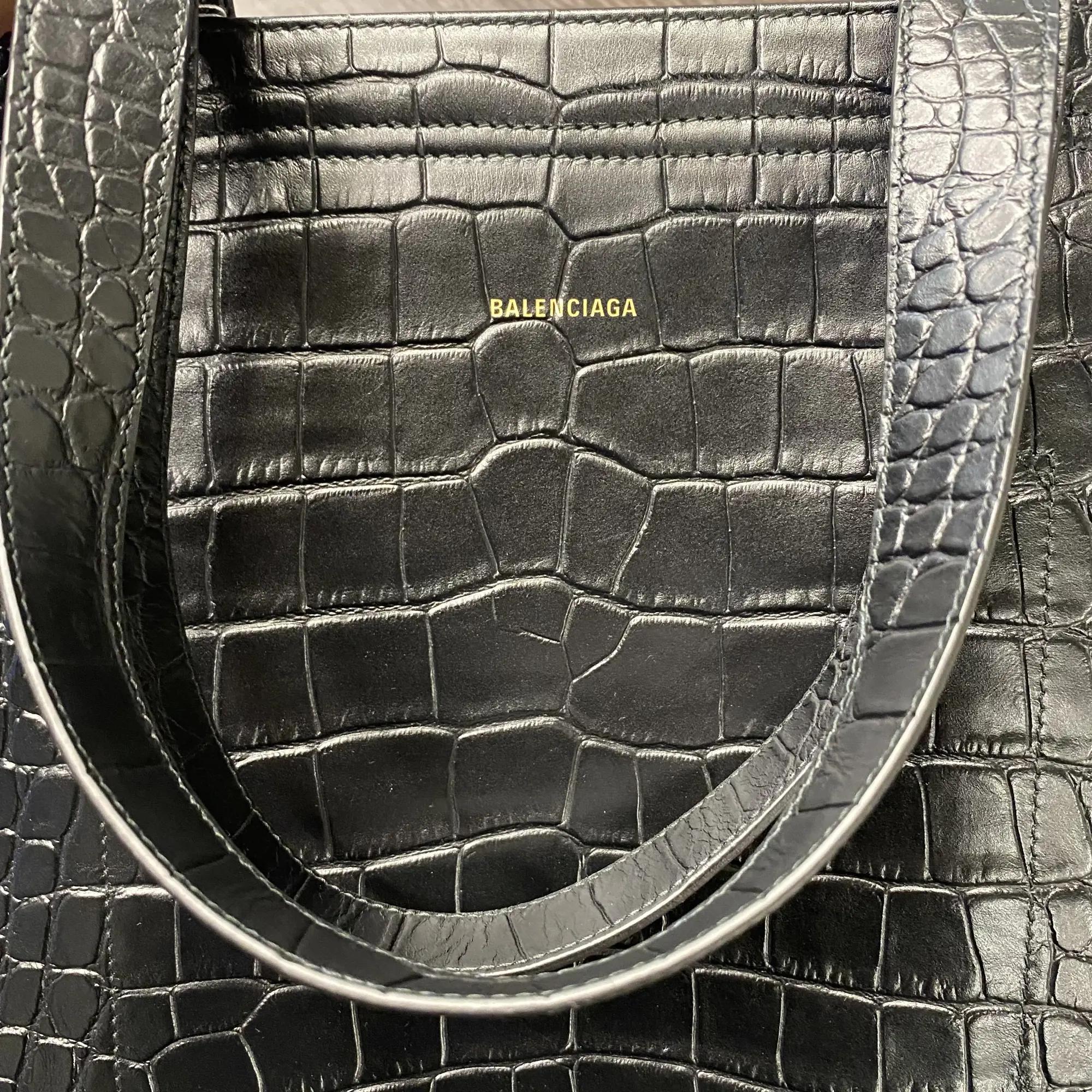 Balenciaga Bazar Black Crocodile Leather Ladies Medium Shopper Tote Bag In Excellent Condition For Sale In New York, NY