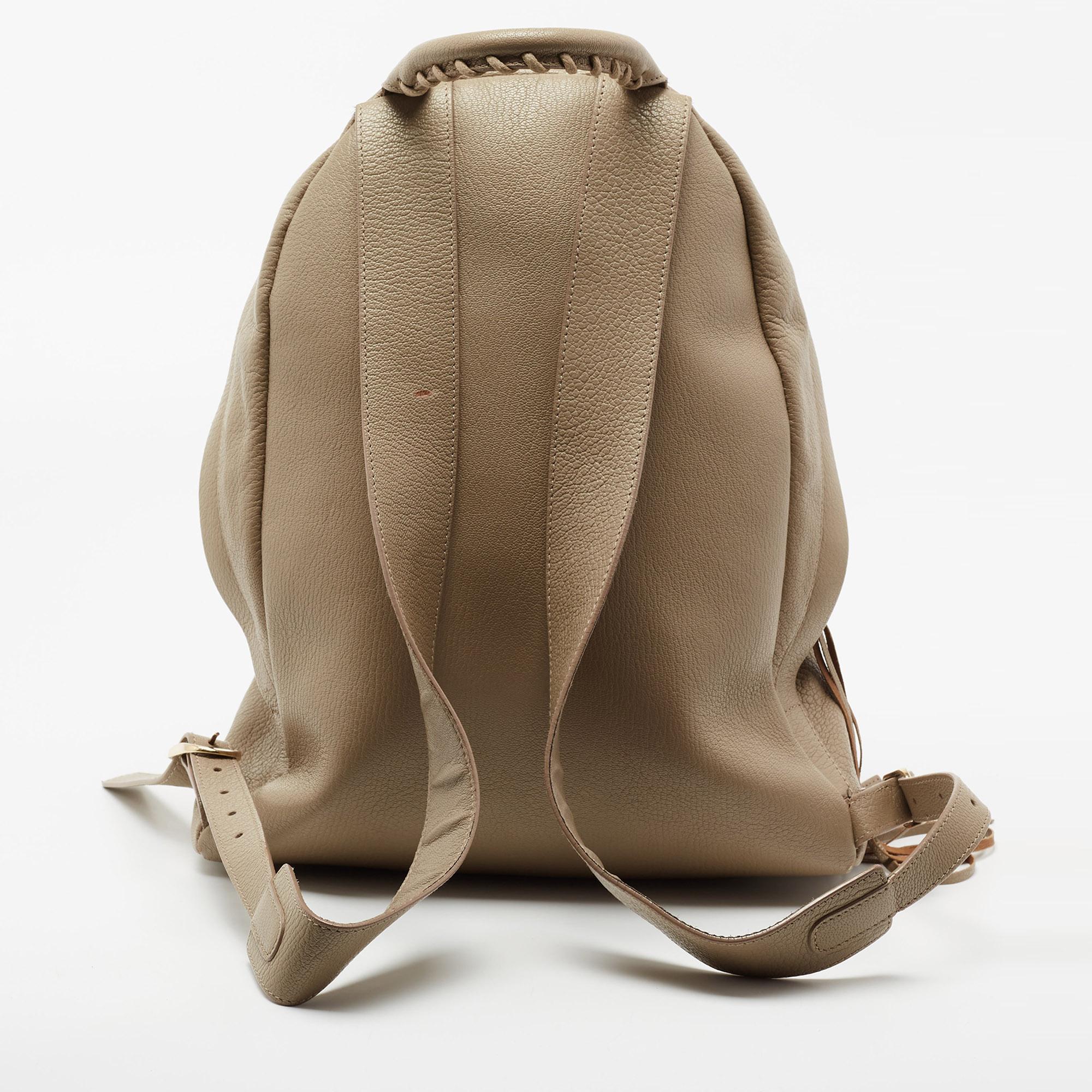 This designer backpack by Balenciaga is carefully crafted from beige leather. The zip closure reveals a spacious interior that accommodates essentials comfortably. Just the right backpack for short trips!

Includes: Mirror
