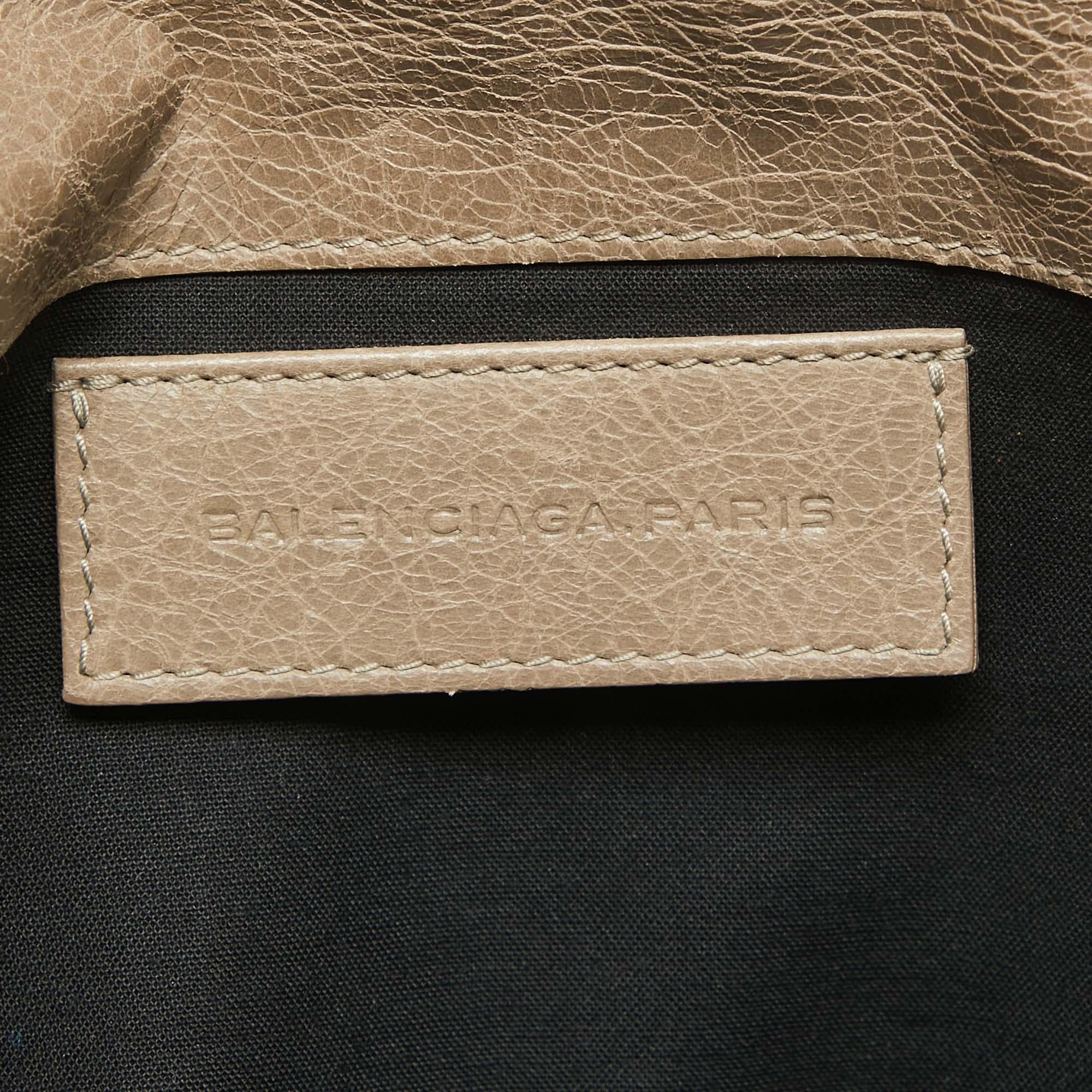 Balenciaga - Pochette enveloppe Classic en cuir beige en vente 9