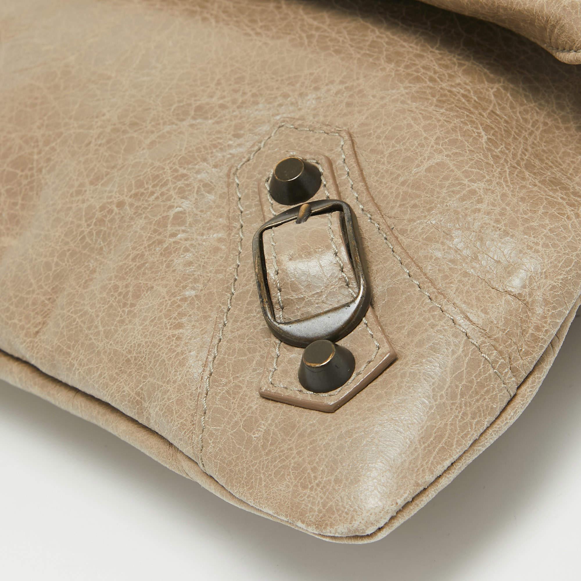 Balenciaga Beige Leather Classic Envelope Clutch In Good Condition In Dubai, Al Qouz 2