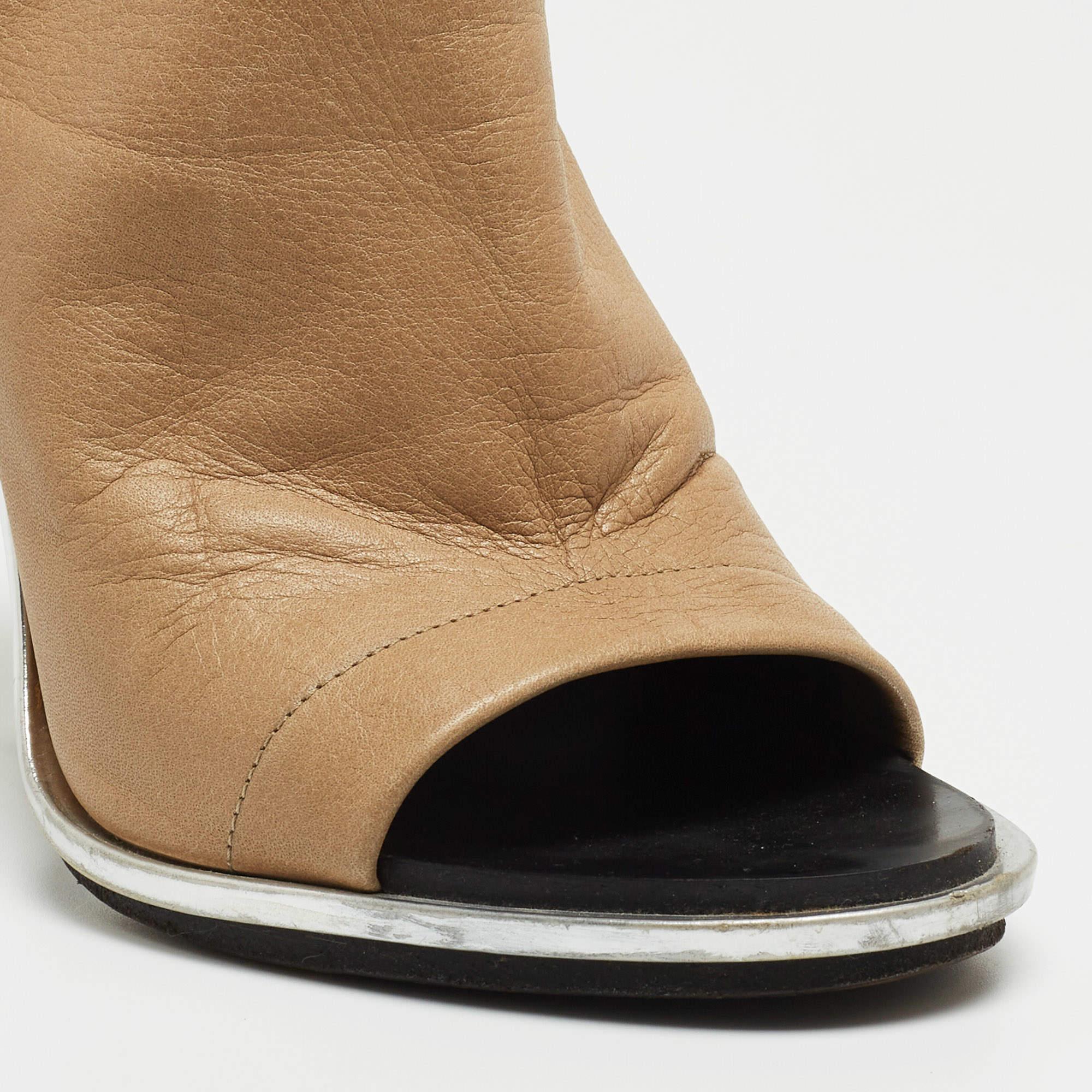 Balenciaga Beige Leather Glove Open Toe Pumps Taglia 39 in vendita 3