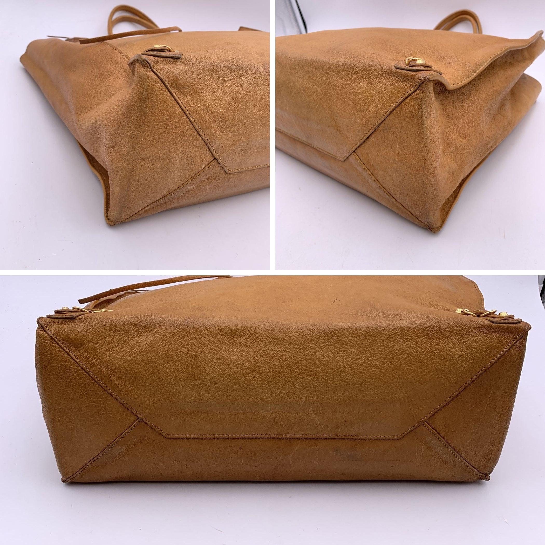 Balenciaga Beige Leder Papier A4 Große Tote Bag Handtasche Damen im Angebot