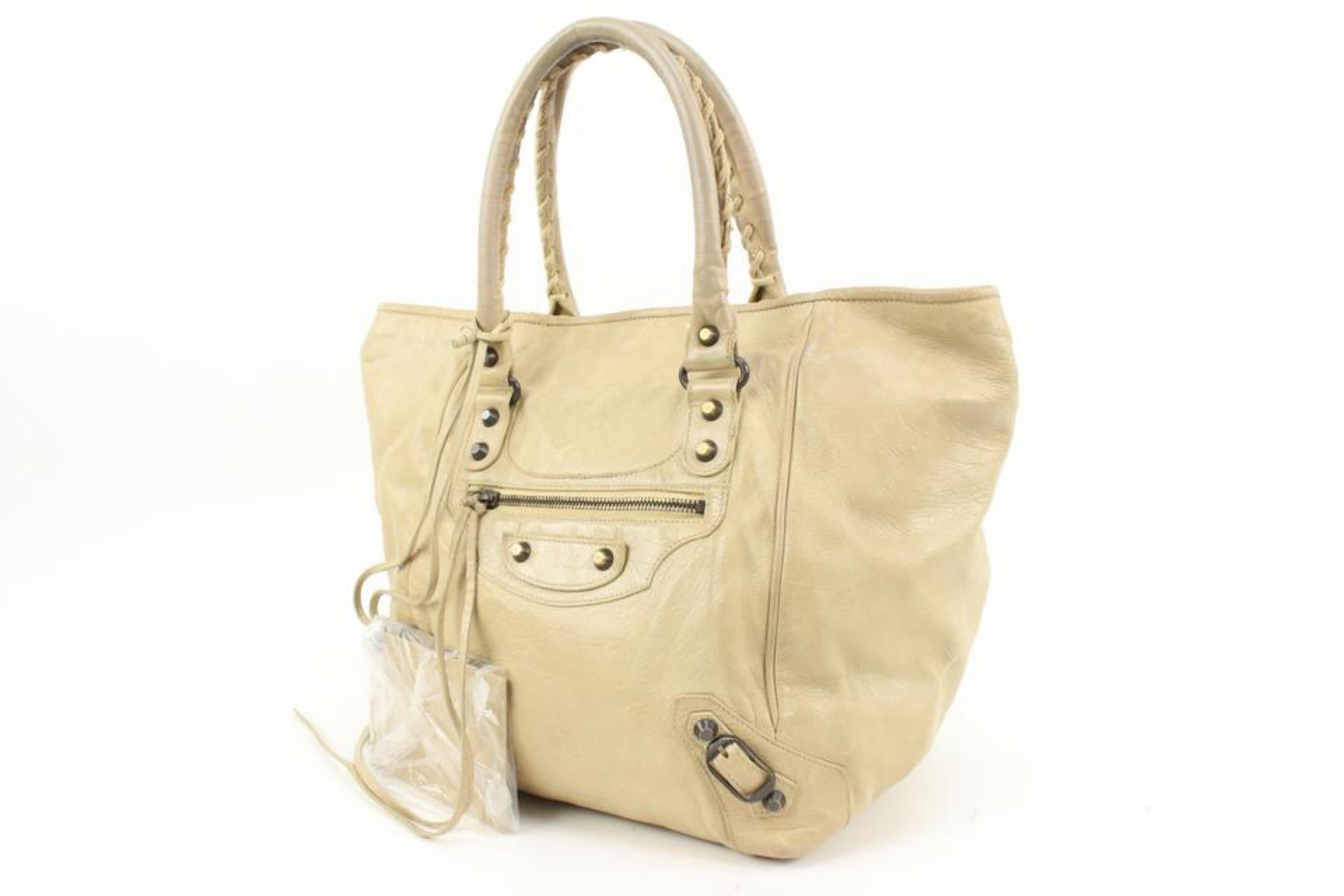Balenciaga Beige Leather Sunday Tote with Mirror 78ba39s
Date Code/Serial Number: 228750-9678 1669
Made In: Italy
Measurements: Length:  16