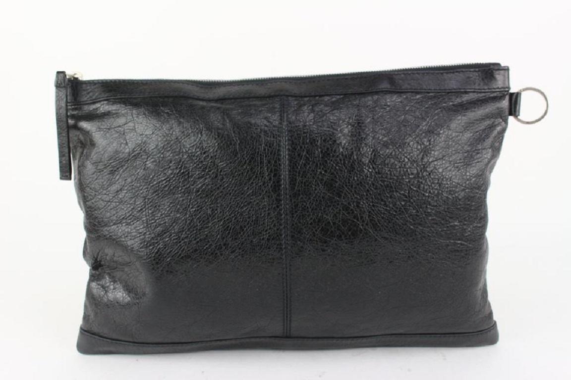 Balenciaga Black Agneau Leather Arena Classic Large Clip O-Case Clutch 922bal85 In Good Condition In Dix hills, NY