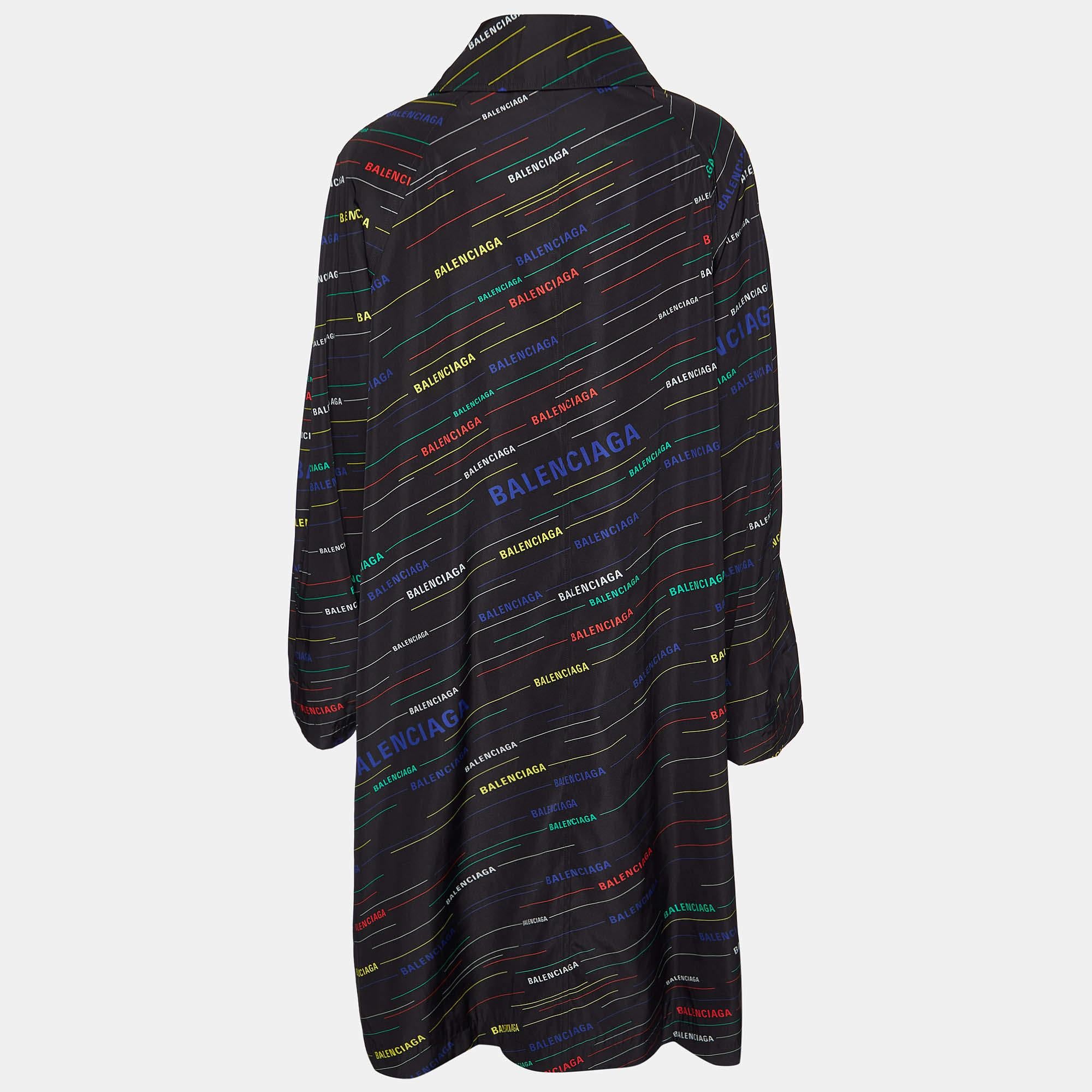 How fabulous does this designer coat look! It is made of fine materials and features an oversized silhouette. Pair it with pants and loafers for a cool ensemble.
