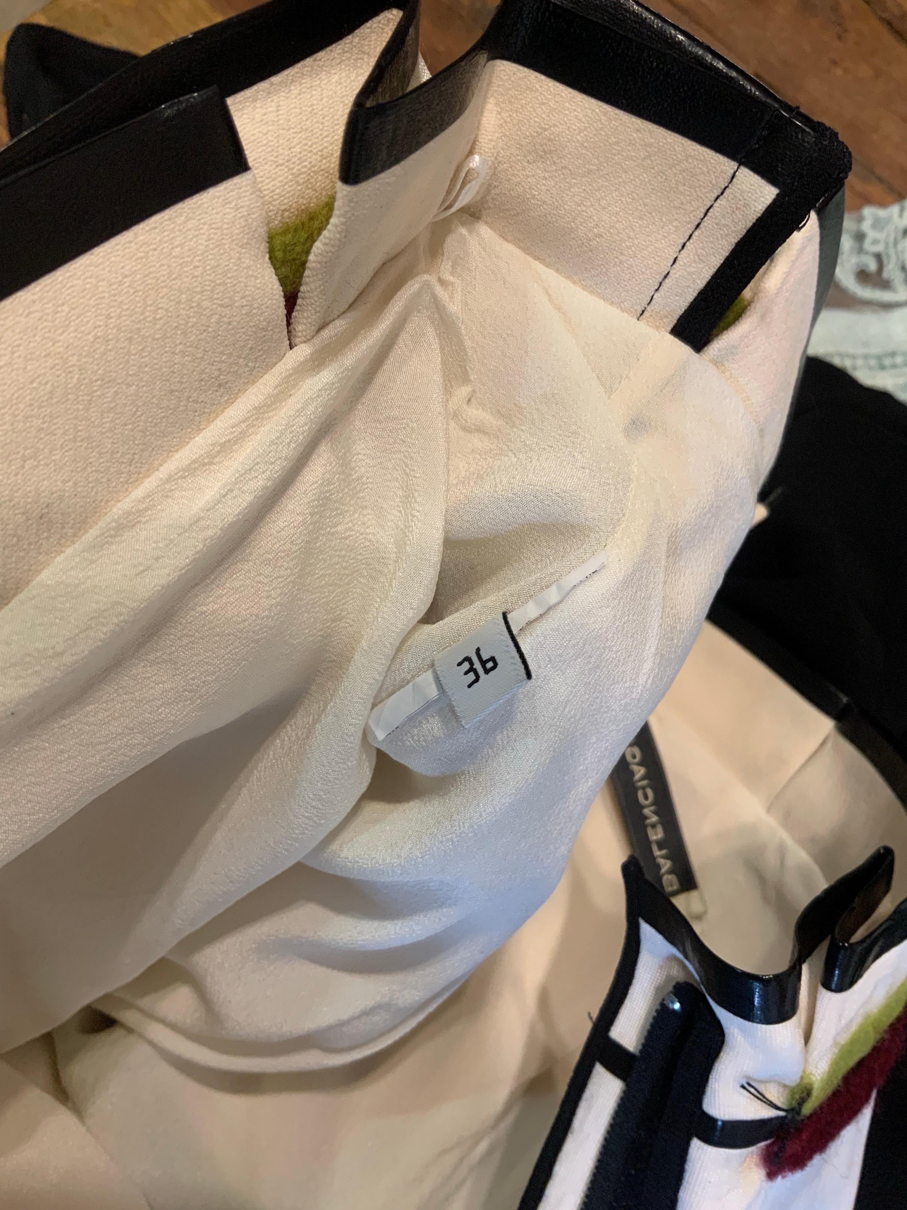 Women's or Men's Balenciaga black and white mini Skirt For Sale
