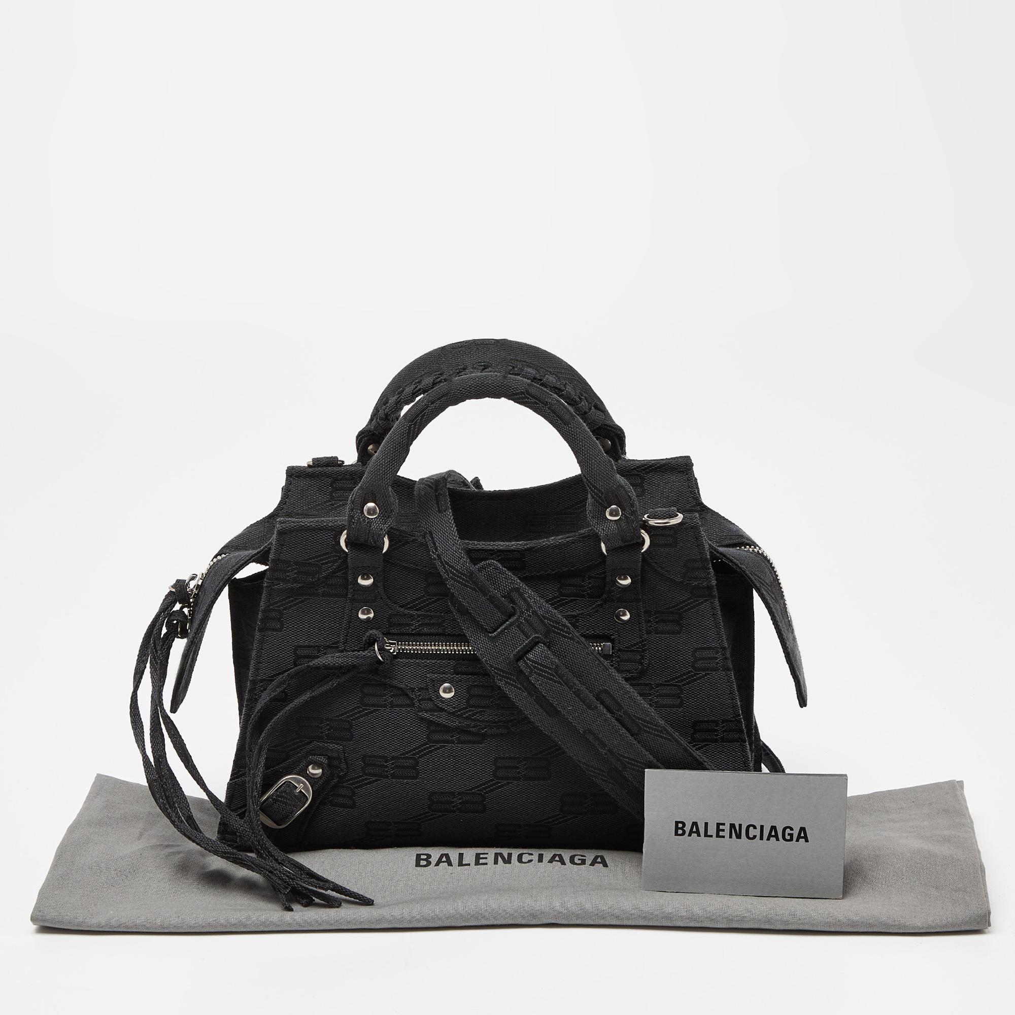 Balenciaga Schwarz BB Monogramm Canvas XS Neo Cagole Tasche aus Segeltuch im Angebot 9