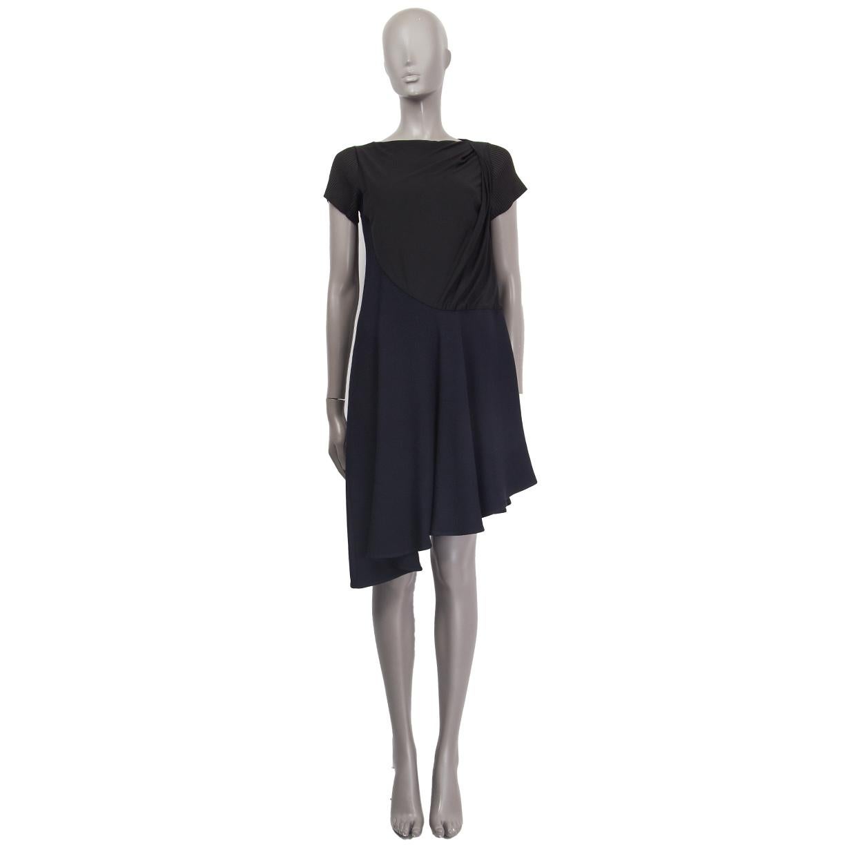 100% authentic Balenciaga short sleeve a-line dress with top in black jersey and bottom in navy blue. Has rib sleeves. Unlined. Has been worn and is in excellent condition.

Measurements
Tag Size	38
Size	S
Shoulder Width	34cm (13.3in)
Bust	86cm