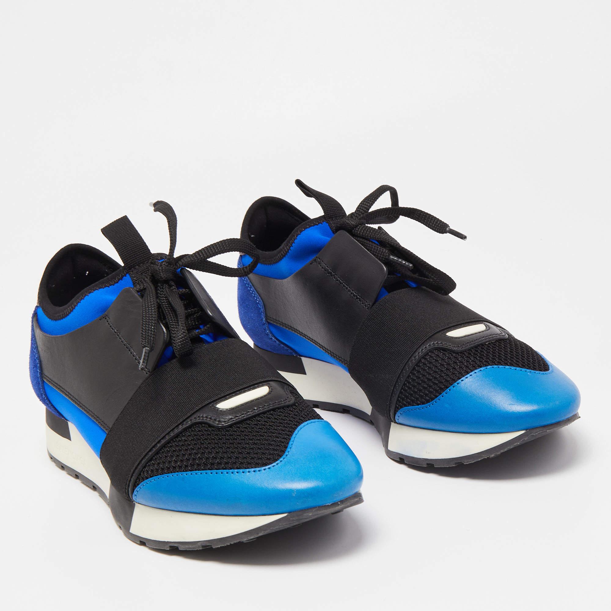 Balenciaga Black/Blue Leathe and Mesh Race Runner Low Sneakers In Excellent Condition For Sale In Dubai, Al Qouz 2