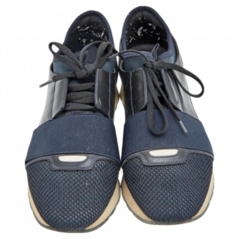 Balenciaga - Baskets Race Runner en cuir et maille noir/bleu - Taille 38 État moyen - En vente à Dubai, Al Qouz 2