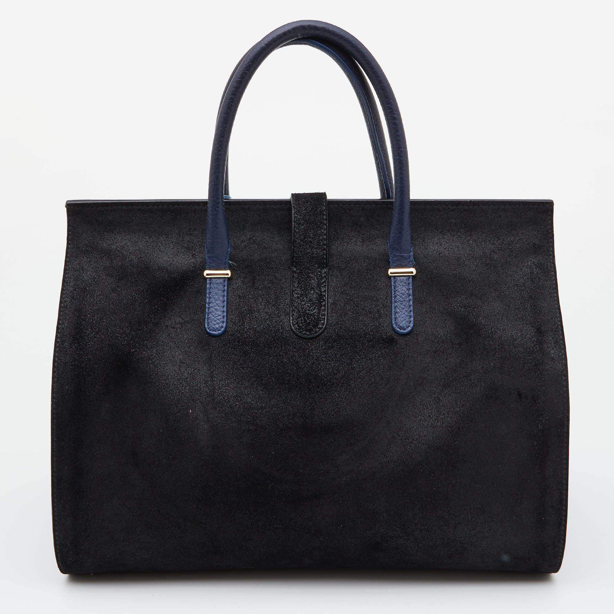 This Balenciaga satchel is rendered in the finest quality materials into an elegant design. Versatile and functional, it is well-sized for your daily use.

Includes: Pocket Mirror