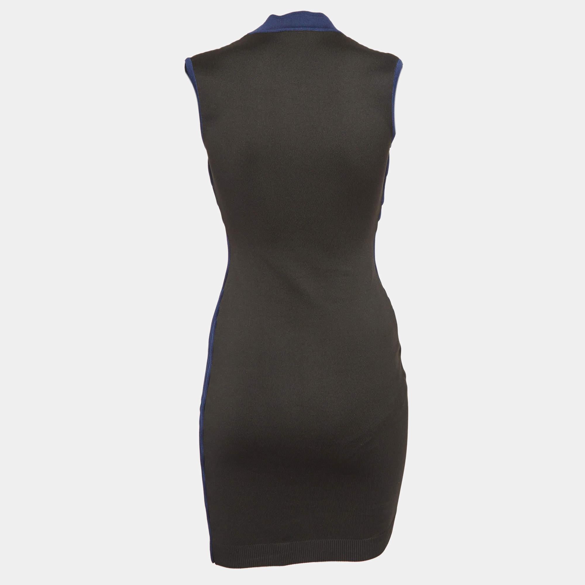 La finesse artistique et la silhouette féminine de cette robe de créateur témoignent du savoir-faire impeccable de la griffe en matière de confection. Il est cousu à l'aide de matériaux de qualité, a une bonne coupe et peut être facilement stylisé