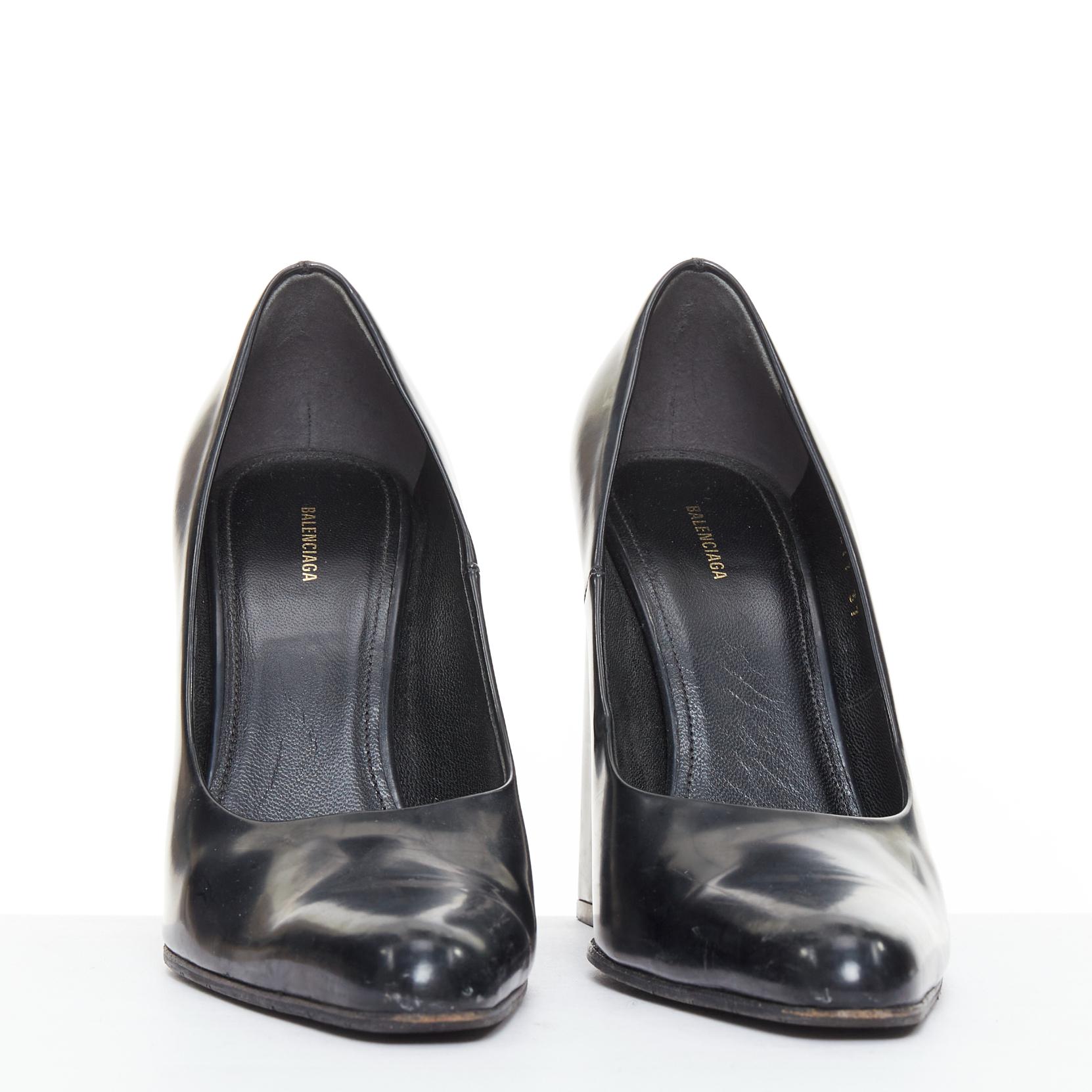 Noir BALENCIAGA escarpin à talon bloc en cuir de veau noir à bout allongé EU37 en vente