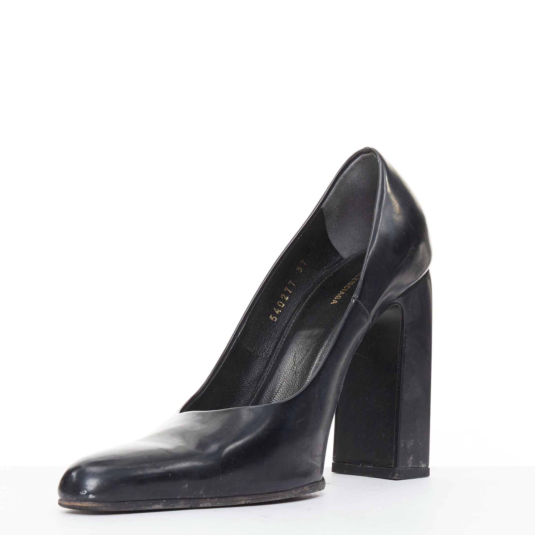 BALENCIAGA escarpin à talon bloc en cuir de veau noir à bout allongé EU37 État moyen - En vente à Hong Kong, NT