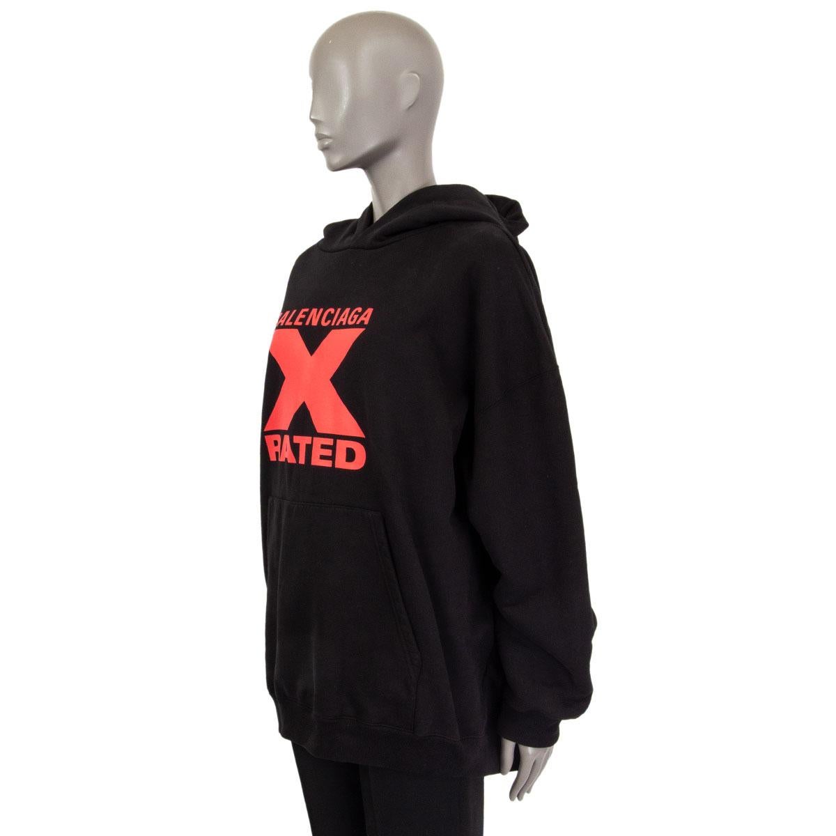 authentic Balenciaga 'X Rated' oversized hoodie in black cotton (100%) featuring dropped shoulders and a roomy kangaroo pocket. Unlined. Has been worn and is in excellent condition.

Tag Size S
Size S
Shoulder Width 74cm (28.9in)
Bust 148cm