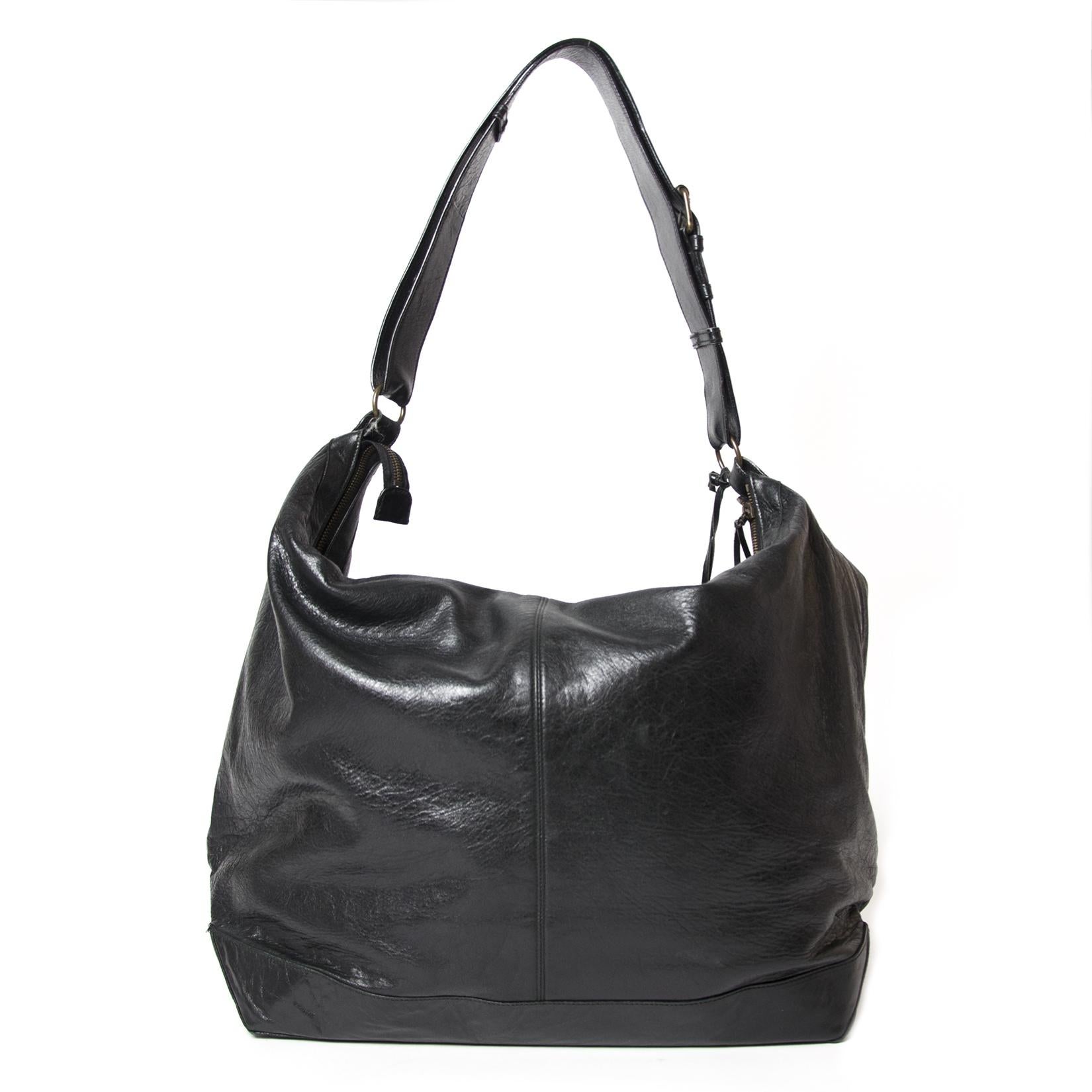 Good condition

Balenciaga Black Courier Bag
Balenciaga's black Courier bag is constructed of the house's black signature wrinkled lambskin.
It features a zip pocket and metal studs at front. The bag has silvertone hardware and a fabric lined