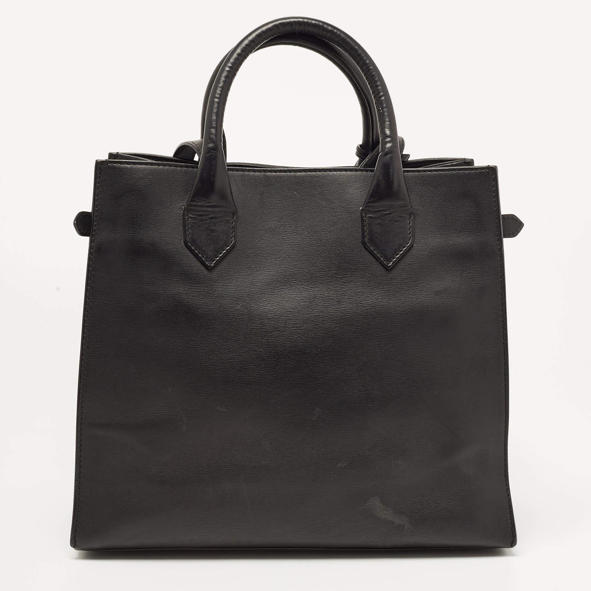 Know to create stylish, sophisticated, and timeless designs, Balenciaga is a brand worth investing in. The bags that come from this label's atelier are exquisite. This tote bag is no different. It has been made from quality materials and comes with