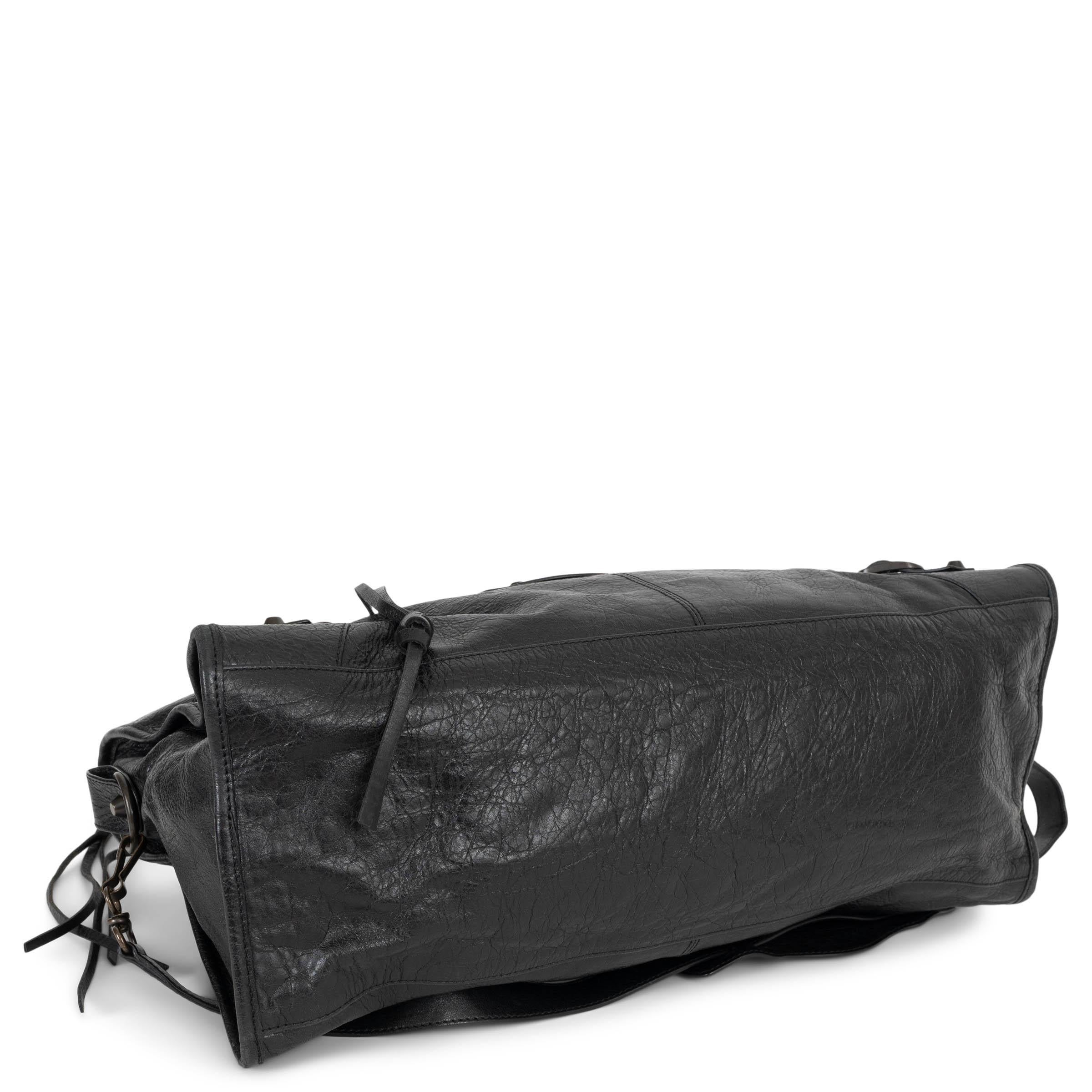 BALENCIAGA CLASSIC CITY Tasche aus schwarzem Leder in Used-Optik im Zustand „Hervorragend“ im Angebot in Zürich, CH