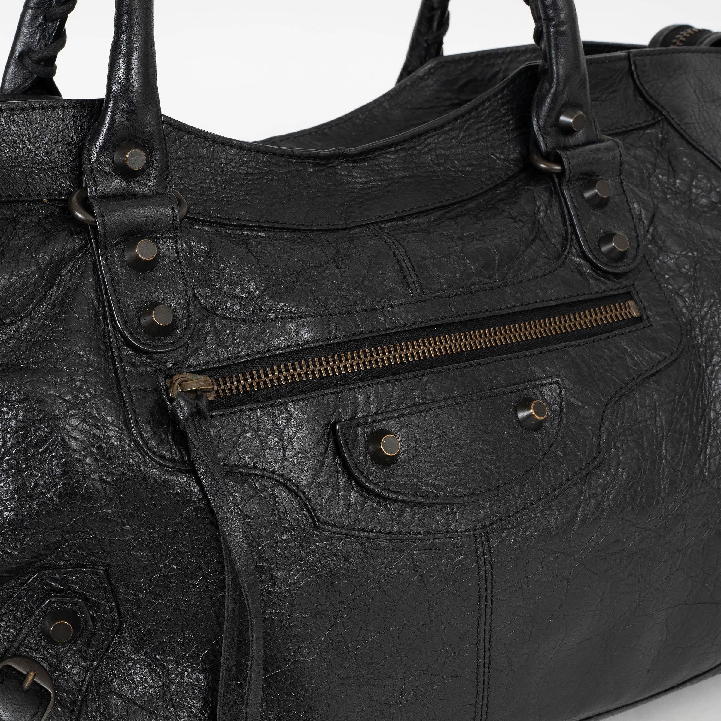 BALENCIAGA CLASSIC CITY Tasche aus schwarzem Leder in Used-Optik im Angebot 1