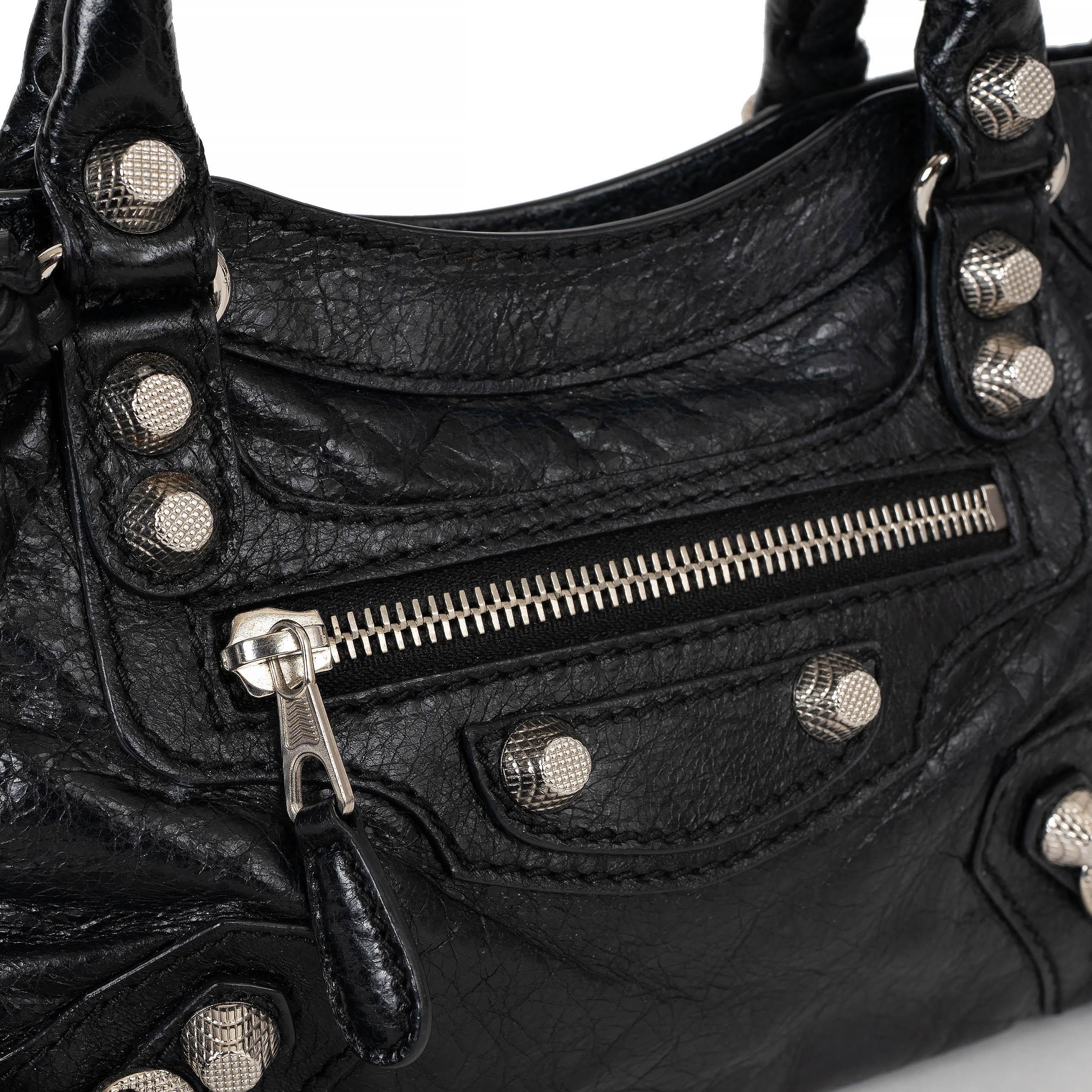 BALENCIAGA schwarze GIANT CITY MINI Crossbody Tasche aus Leder im Angebot 1
