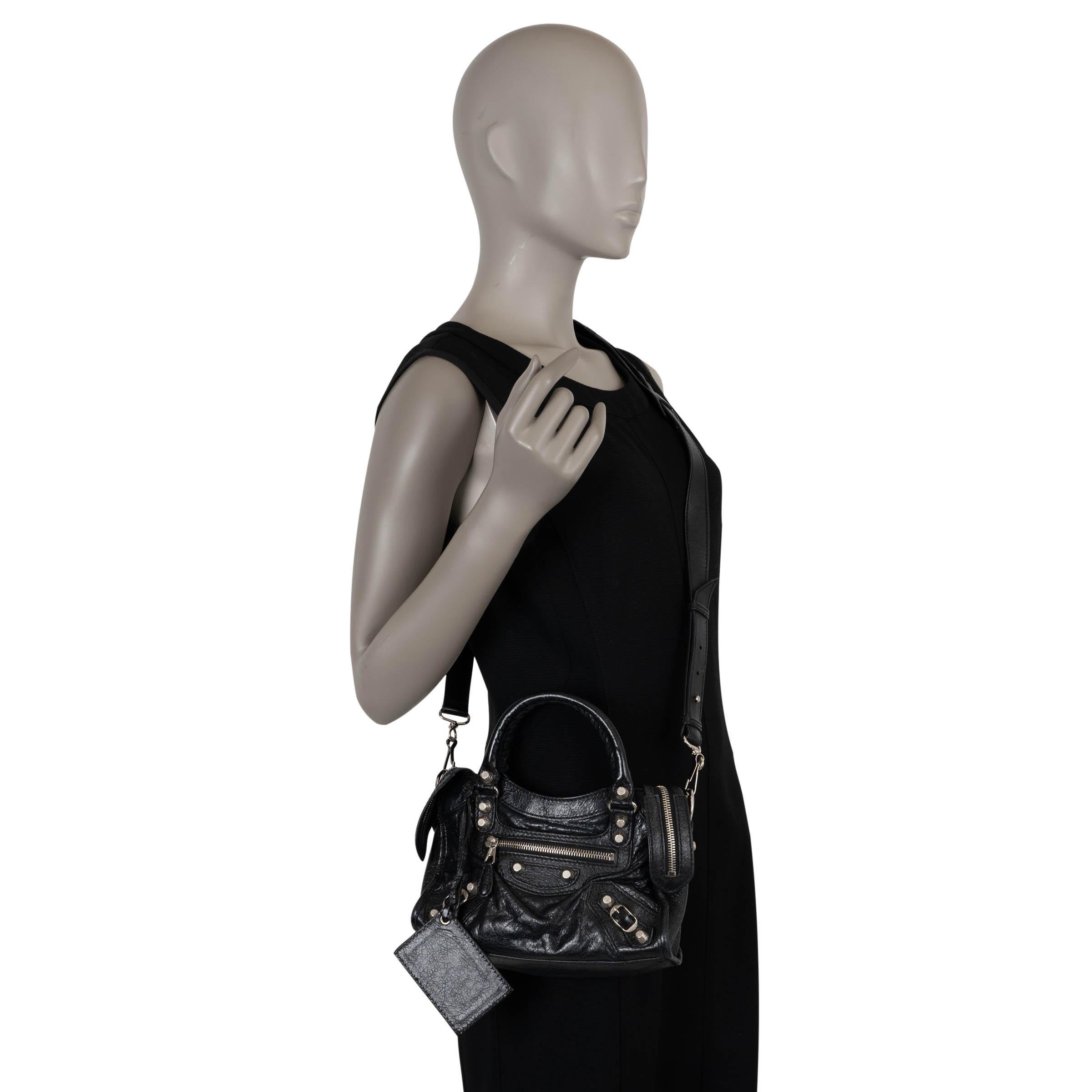 BALENCIAGA schwarze GIANT CITY MINI Crossbody Tasche aus Leder im Angebot 4