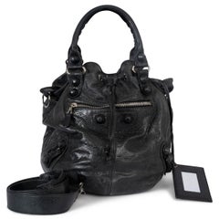 BALENCIAGA Bolso Hobo POMPON CUBIERTO GIGANTE de cuero negro envejecido