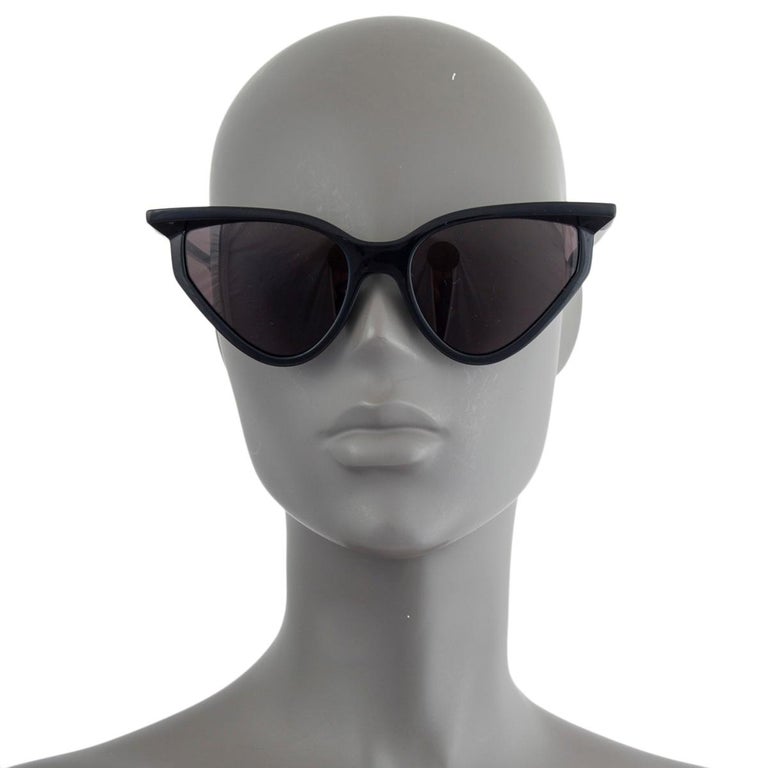 BALENCIAGA black EXTREME RIM CAT EYE Sunglasses BB0101S For Sale at 1stDibs