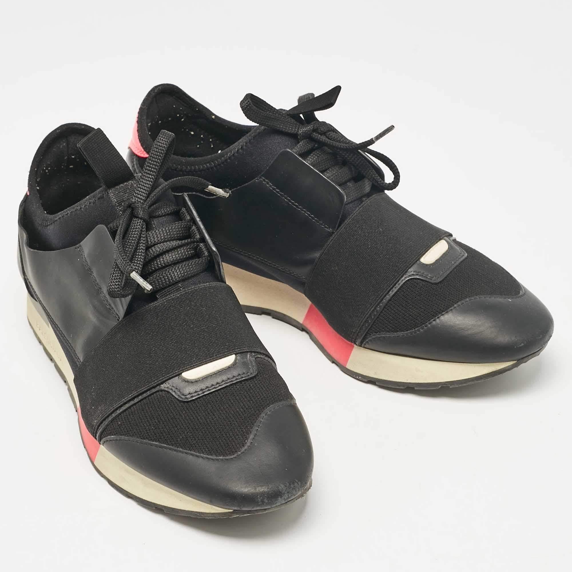 Balenciaga - Sneakers basse in pelle e tessuto nero Race Runner - Taglia 39 In condizioni buone in vendita a Dubai, Al Qouz 2