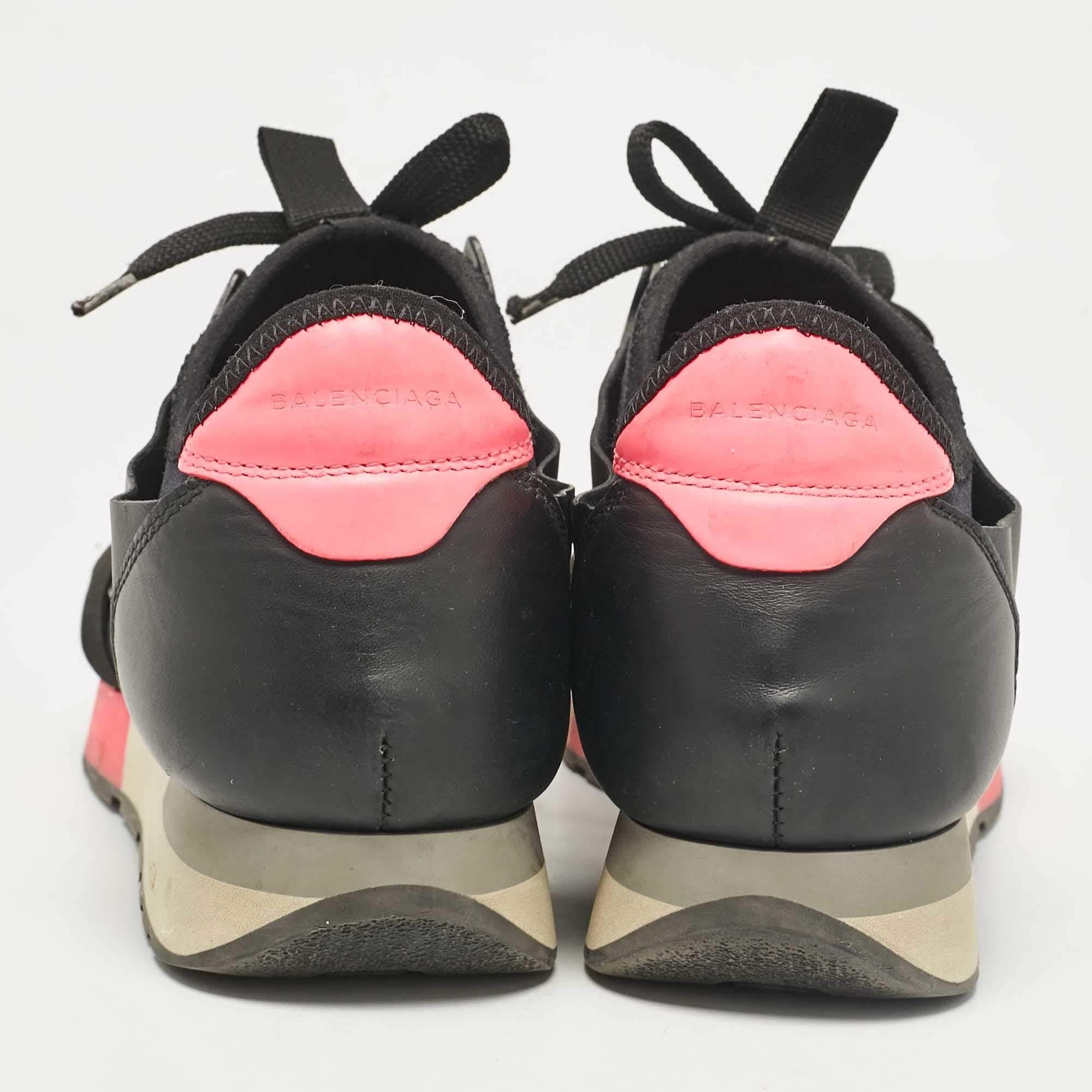 Donna Balenciaga - Sneakers basse in pelle e tessuto nero Race Runner - Taglia 39 in vendita