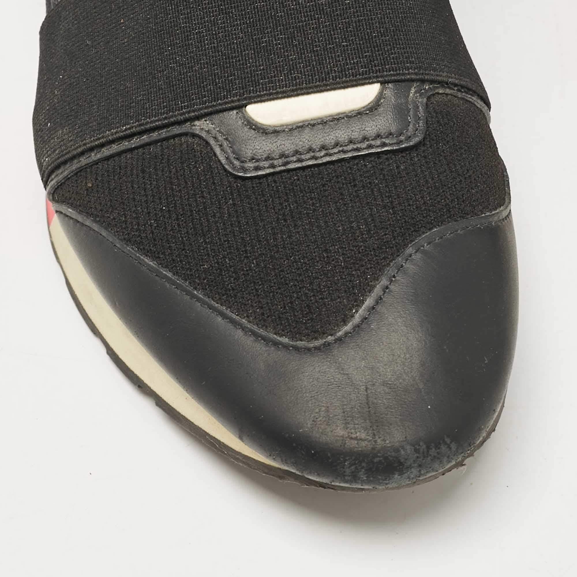 Balenciaga - Sneakers basse in pelle e tessuto nero Race Runner - Taglia 39 in vendita 3