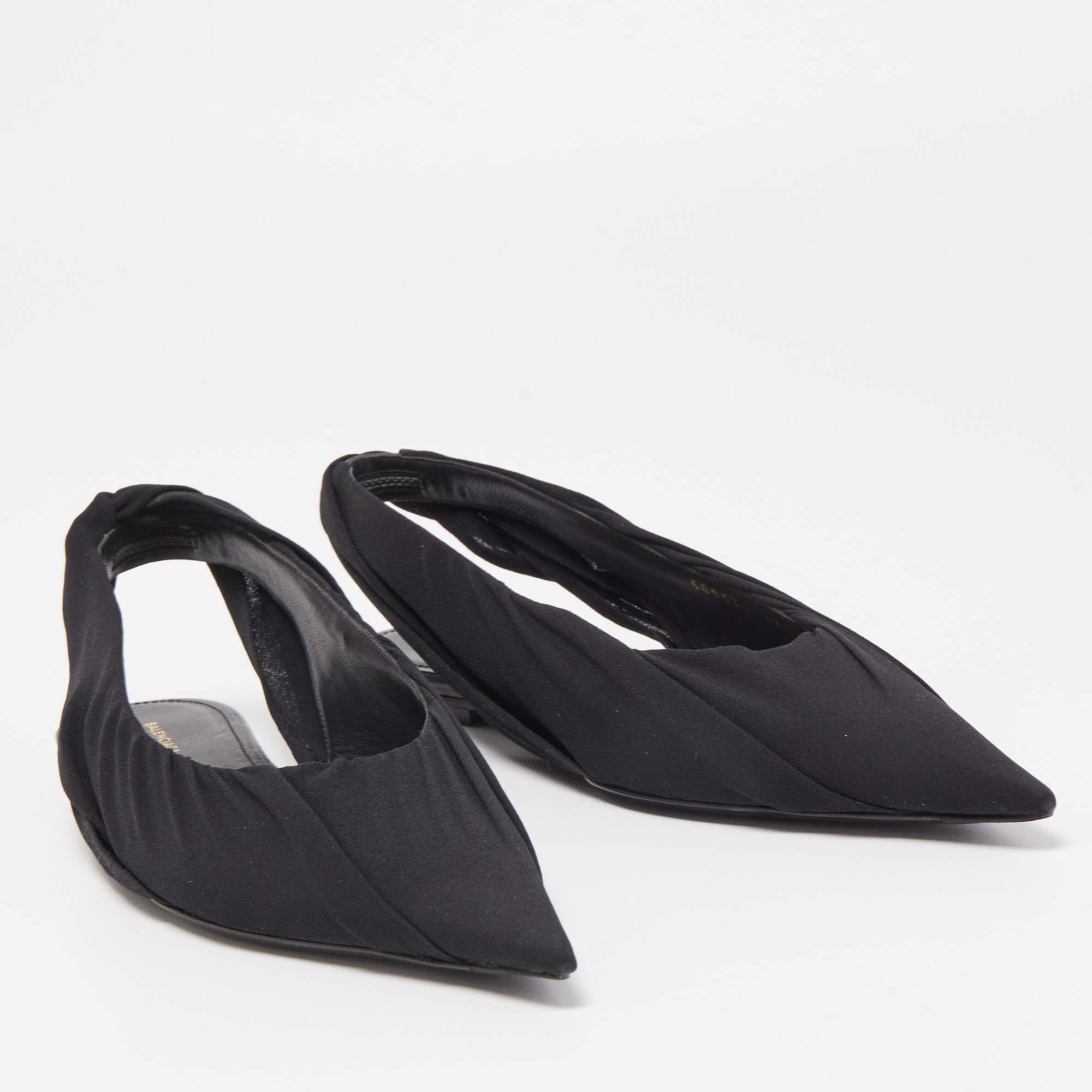 Balenciaga Black Fabric Knife Slingback Flats Size 38 In New Condition For Sale In Dubai, Al Qouz 2