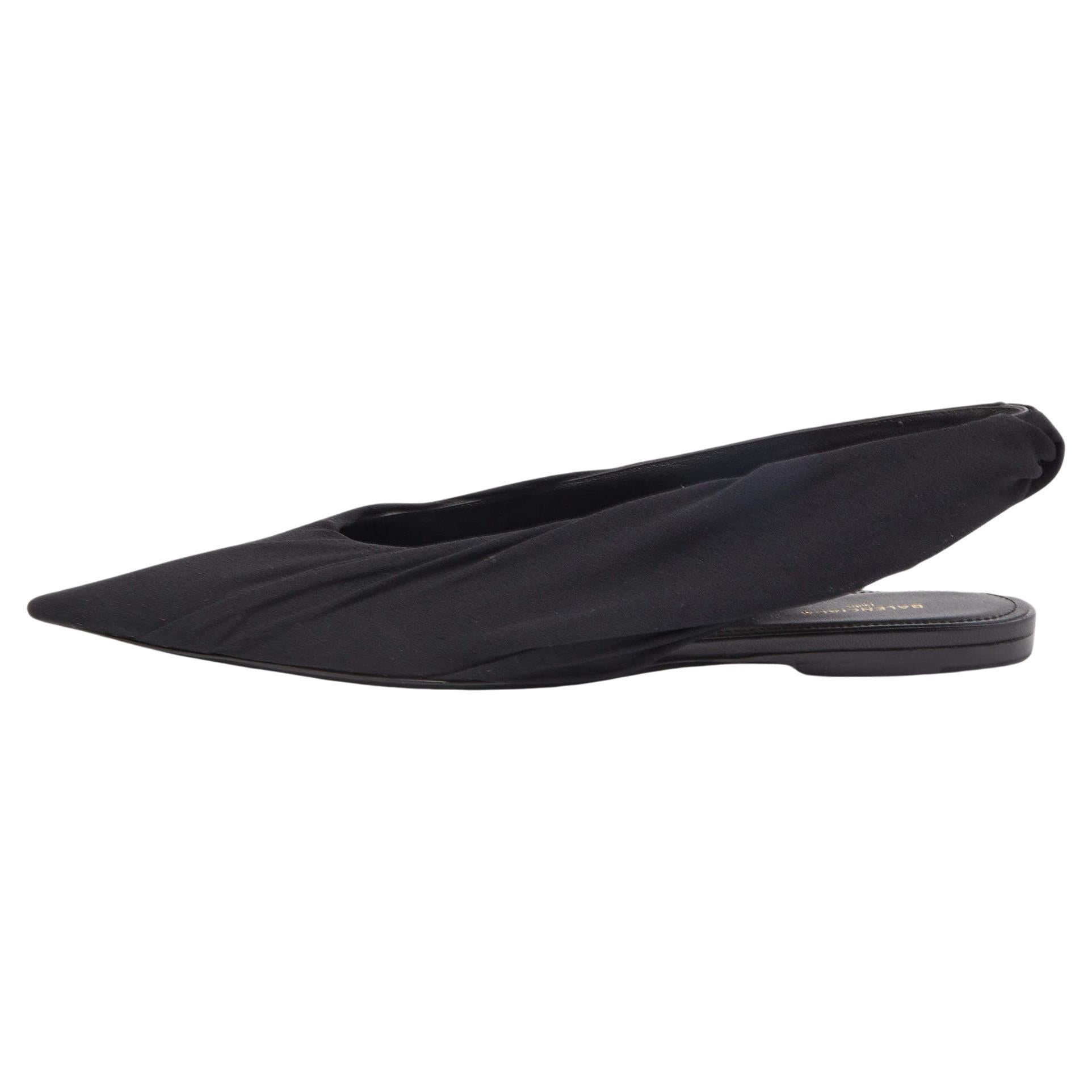 Balenciaga Black Fabric Knife Slingback Flats Size 38 en vente
