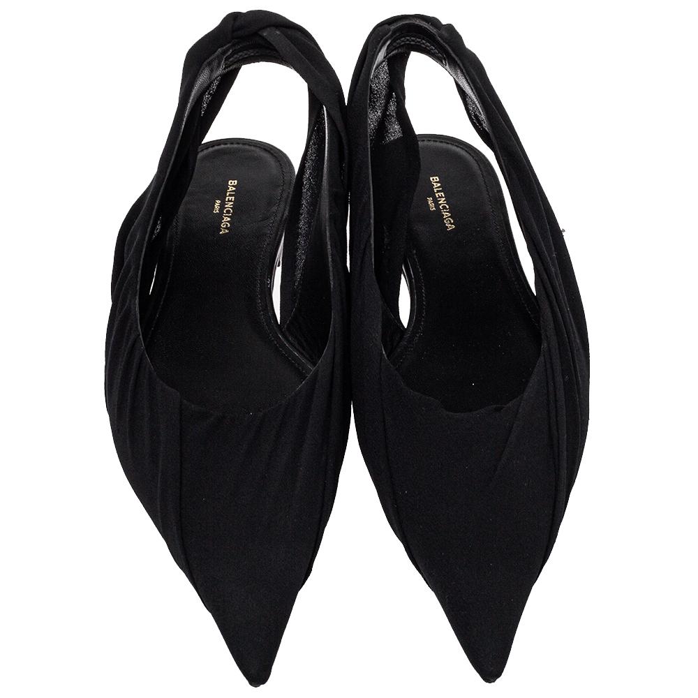 Minimal and yet so stylish, these Balenciaga sandals can be styled with many outfits! Crafted from fabric in a black sade, they are designed in a pointed-toe silhouette secured with slingbacks. These beauties will add an elegant touch to your