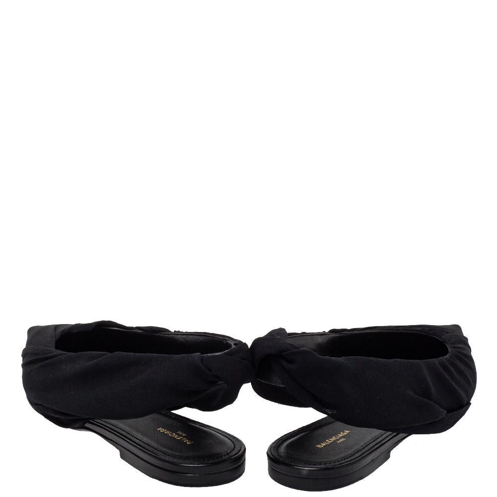 Balenciaga Black Fabric Pointed Toe Slingback Sandals Size 38 In Excellent Condition In Dubai, Al Qouz 2