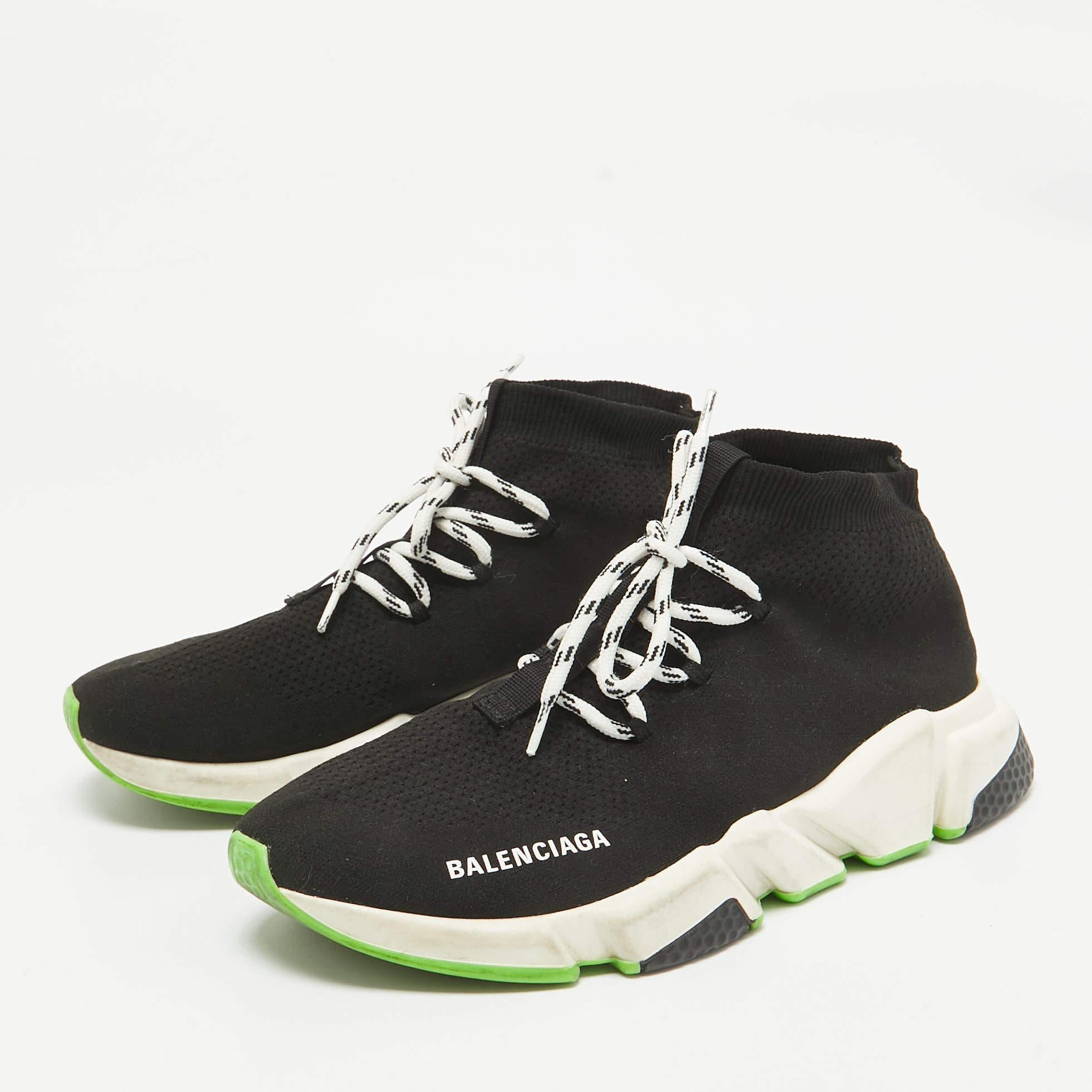 Balenciaga is all set to impress you with these stunning kicks. Crafted from fine materials they feature closed toes and laced vamps. This pair of designer shoes will raise your style factor.