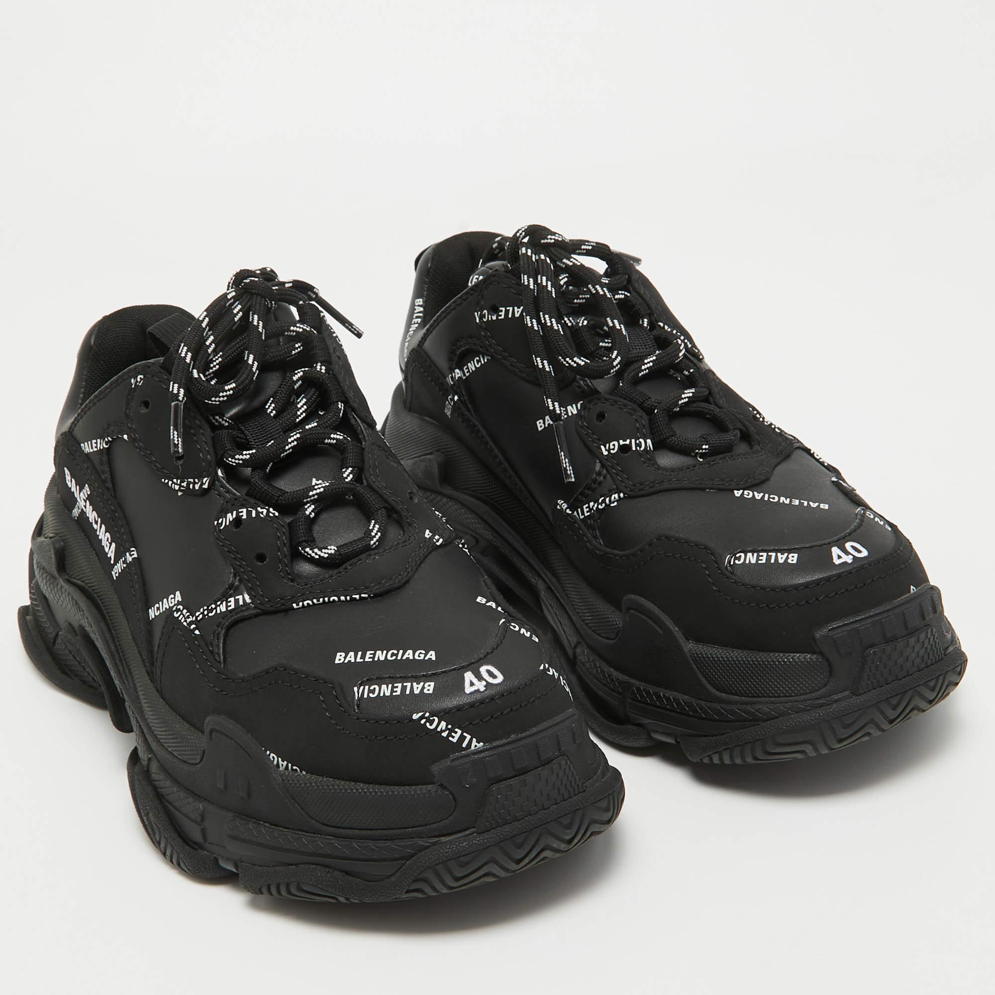 Men's Balenciaga Black Faux Leather Allover Logo Triple S Sneakers Size 40 For Sale