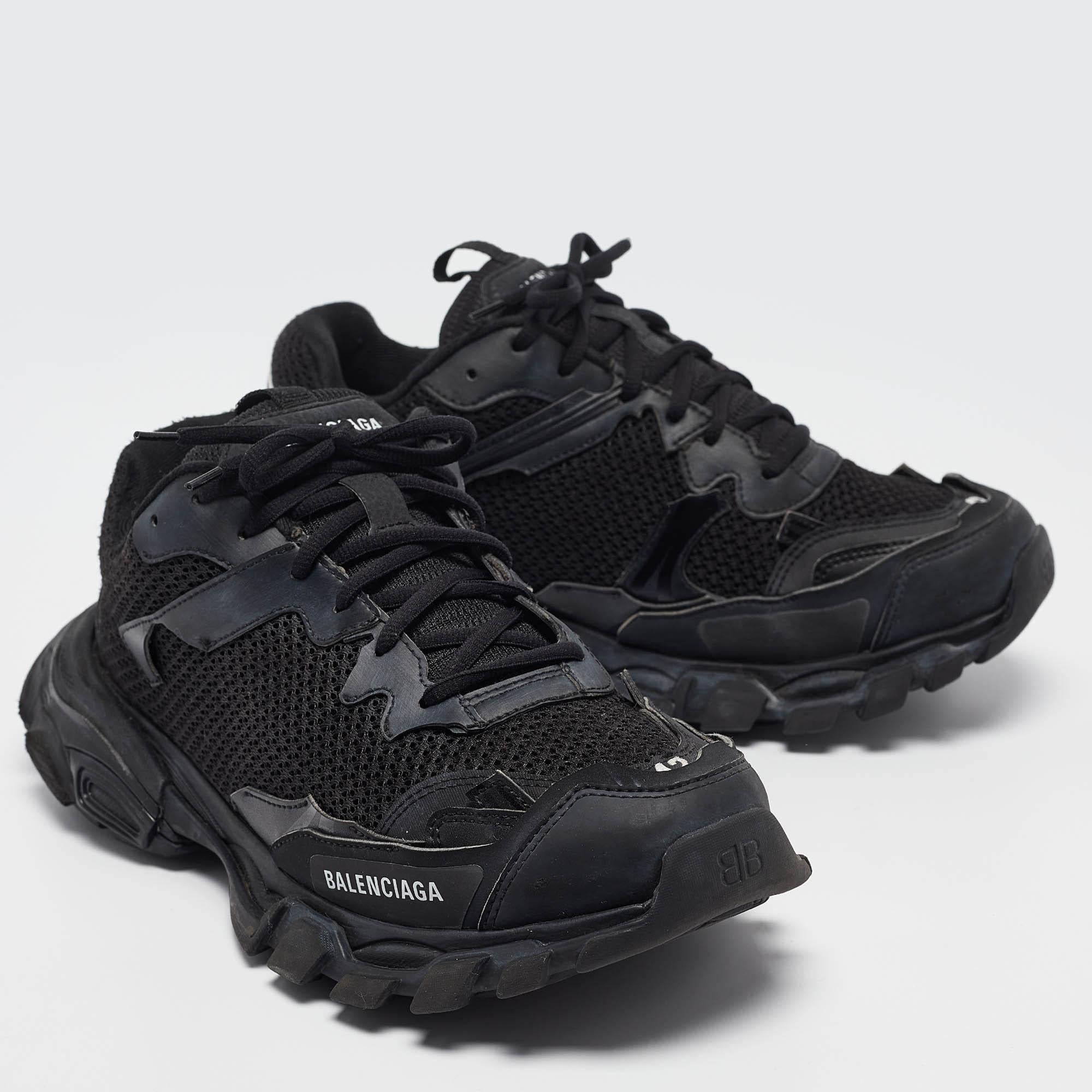 Balenciaga Baskets Track 3 en simili cuir et maille noire, taille 42 Excellent état à Dubai, Al Qouz 2