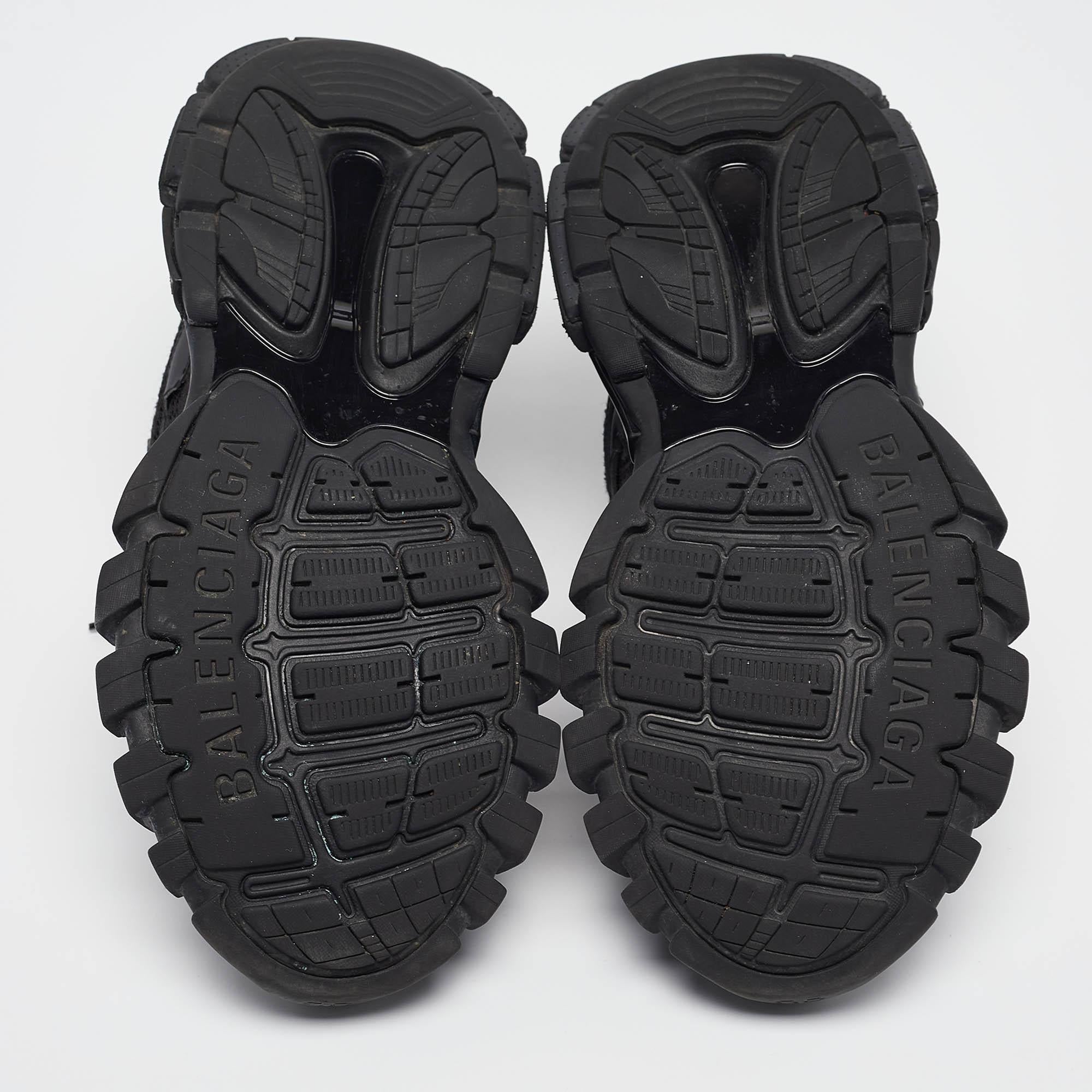 Balenciaga Baskets Track 3 en simili cuir et maille noire, taille 42 1