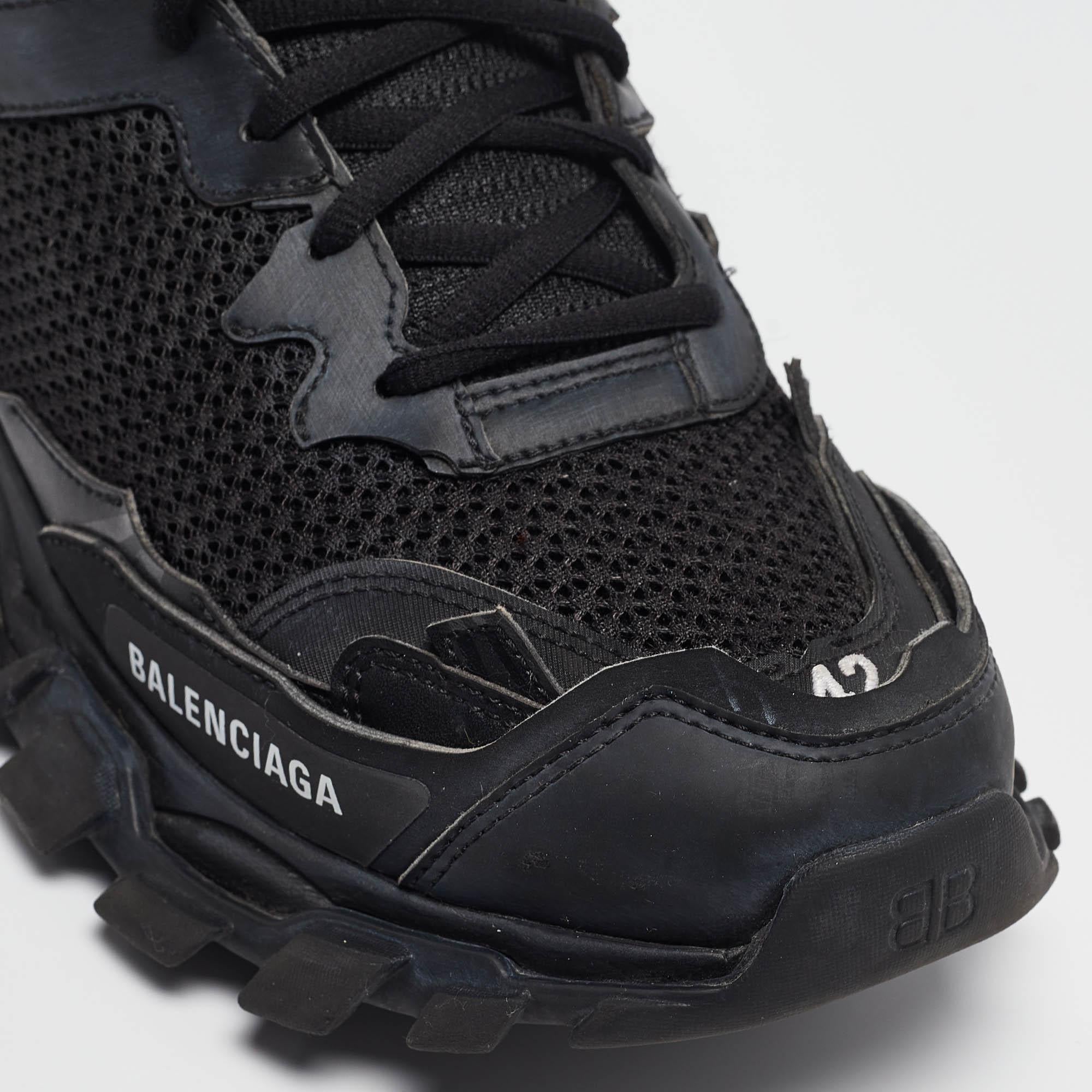 Balenciaga Baskets Track 3 en simili cuir et maille noire, taille 42 2